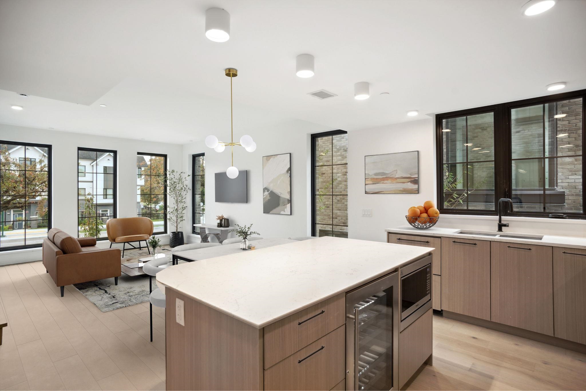 101 157 W KING EDWARD AVENUE Unit: 101