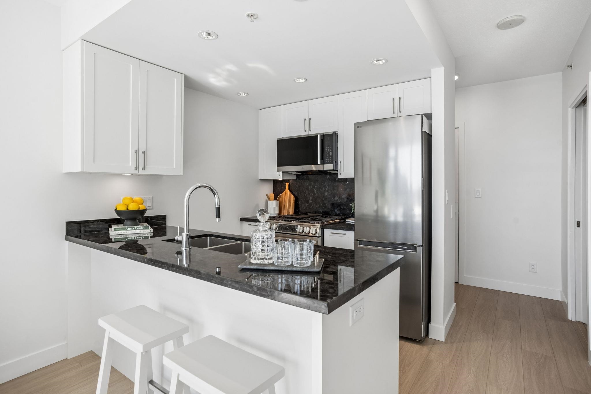 605 1708 COLUMBIA STREET Unit: 605