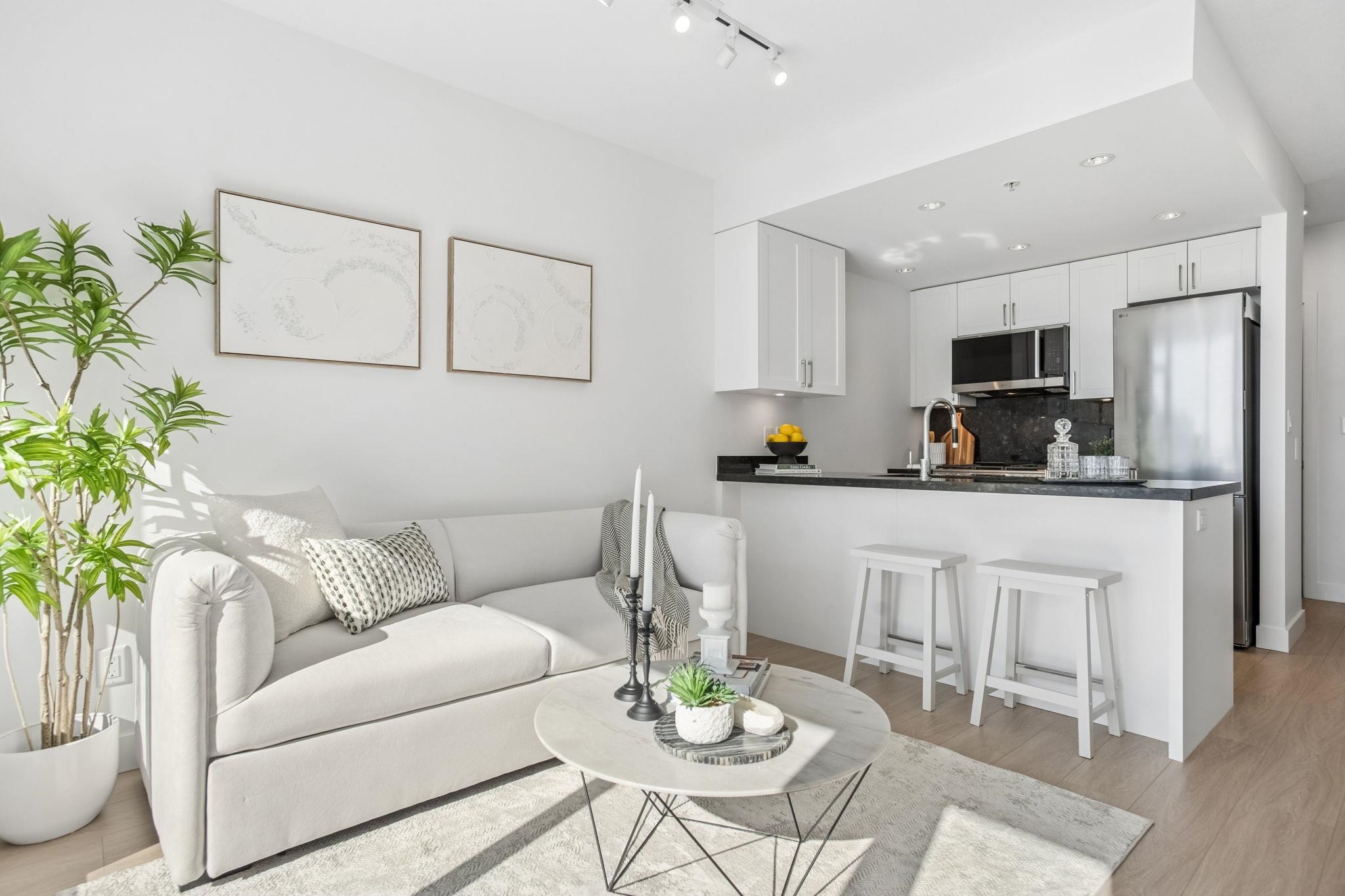 605 1708 COLUMBIA STREET Unit: 605