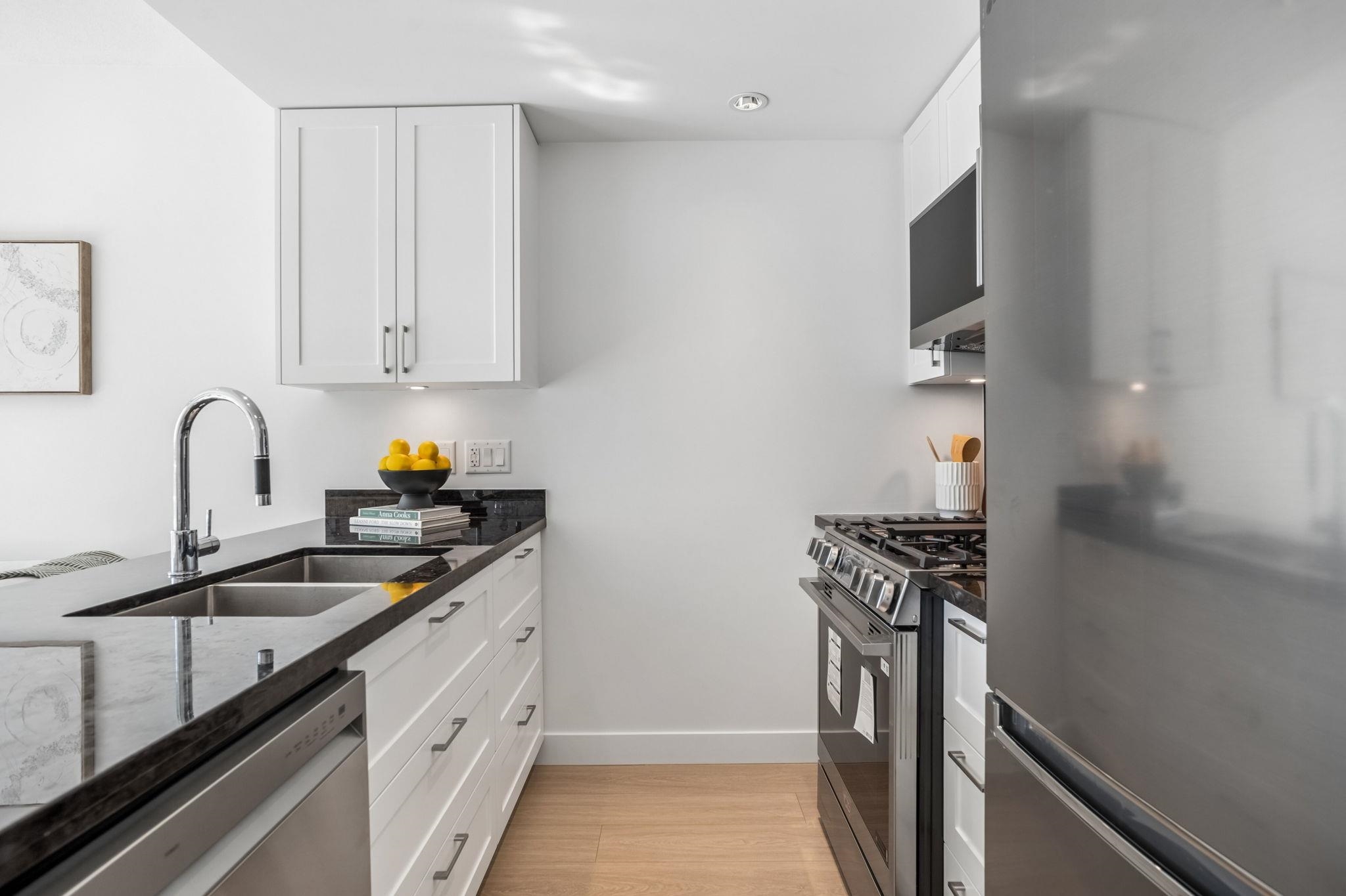 605 1708 COLUMBIA STREET Unit: 605