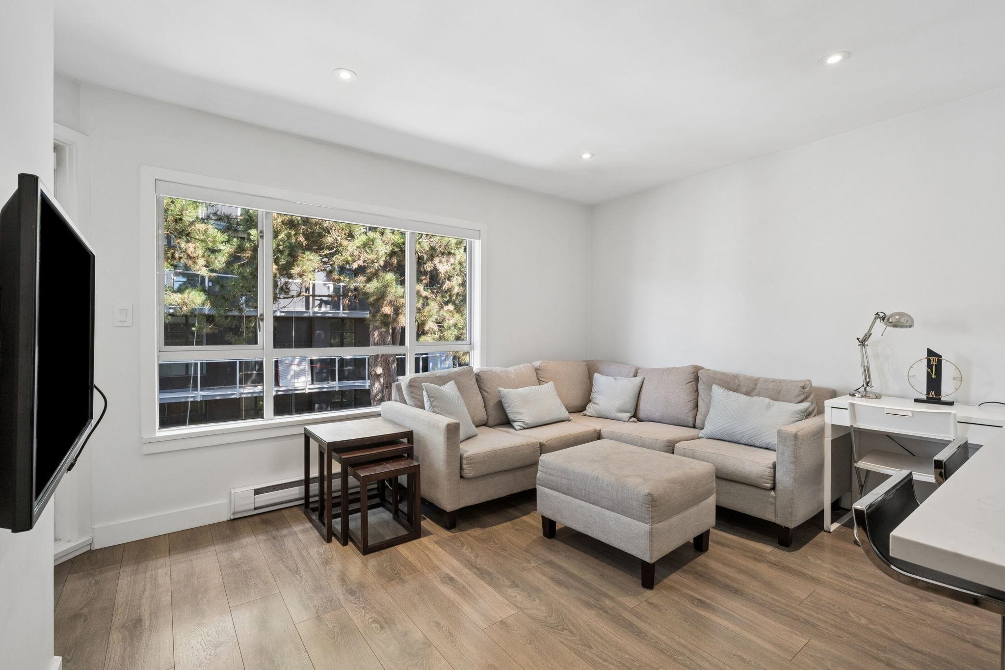302 555 W 14TH AVENUE Unit: 302