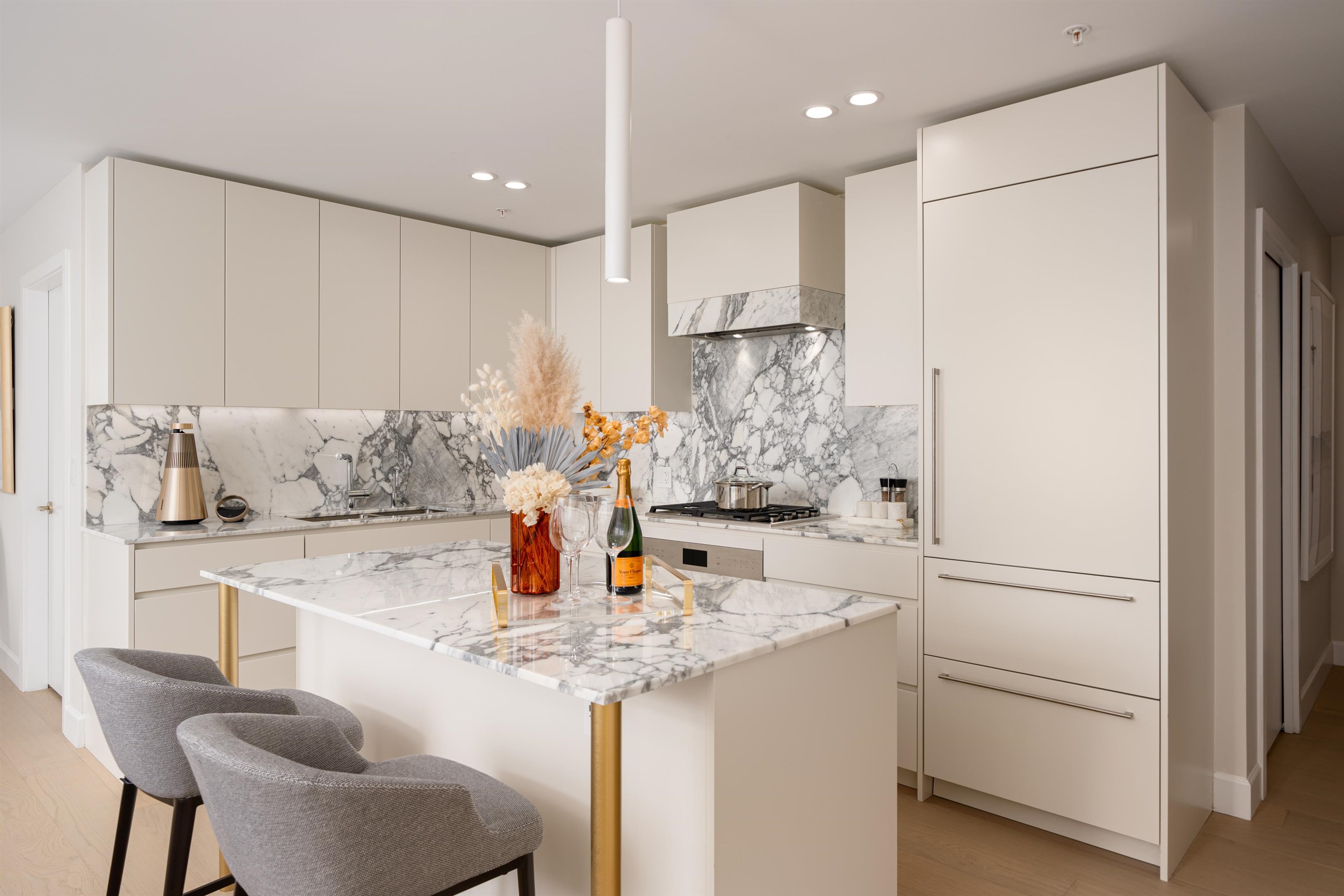 202 3668 W 10TH AVENUE Unit: 202