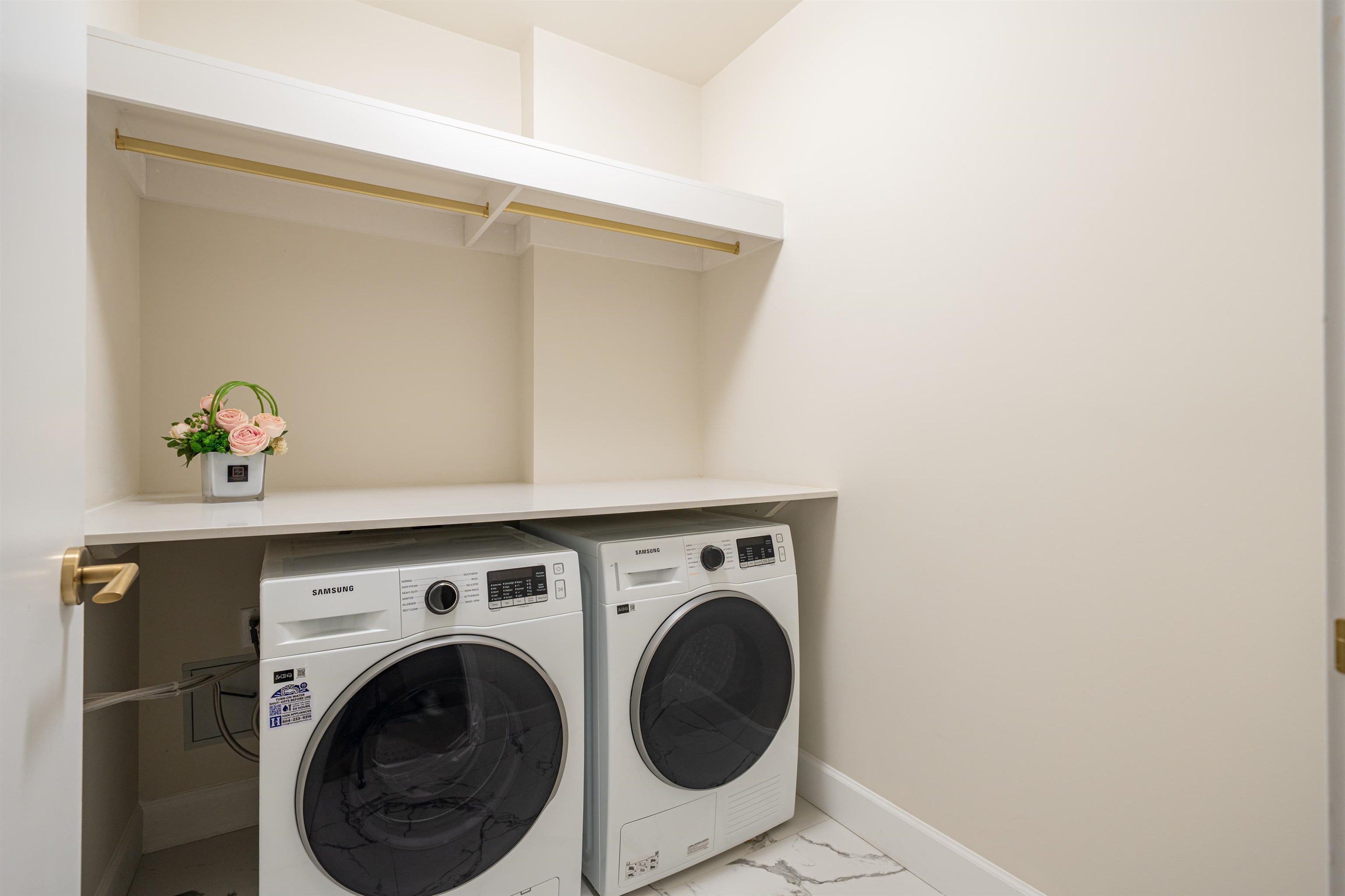 202 3668 W 10TH AVENUE Unit: 202