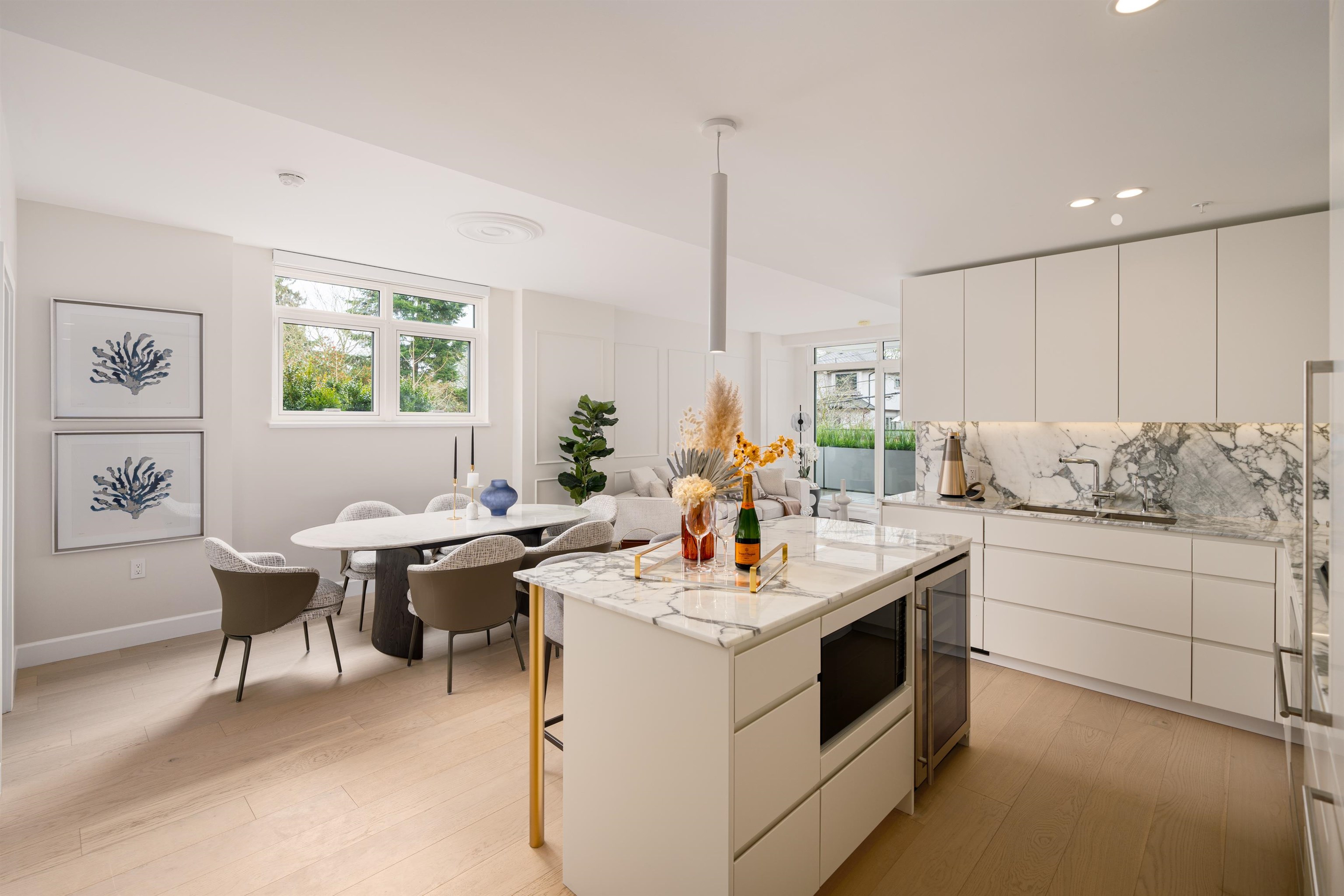 202 3668 W 10TH AVENUE Unit: 202