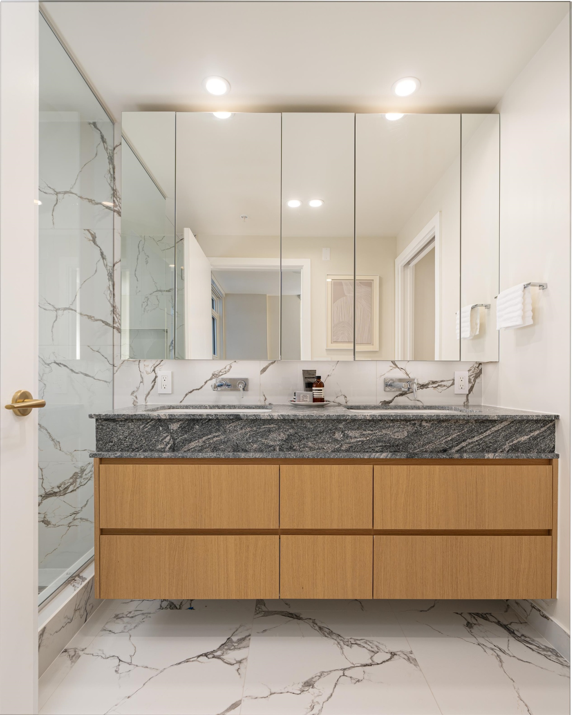 202 3668 W 10TH AVENUE Unit: 202