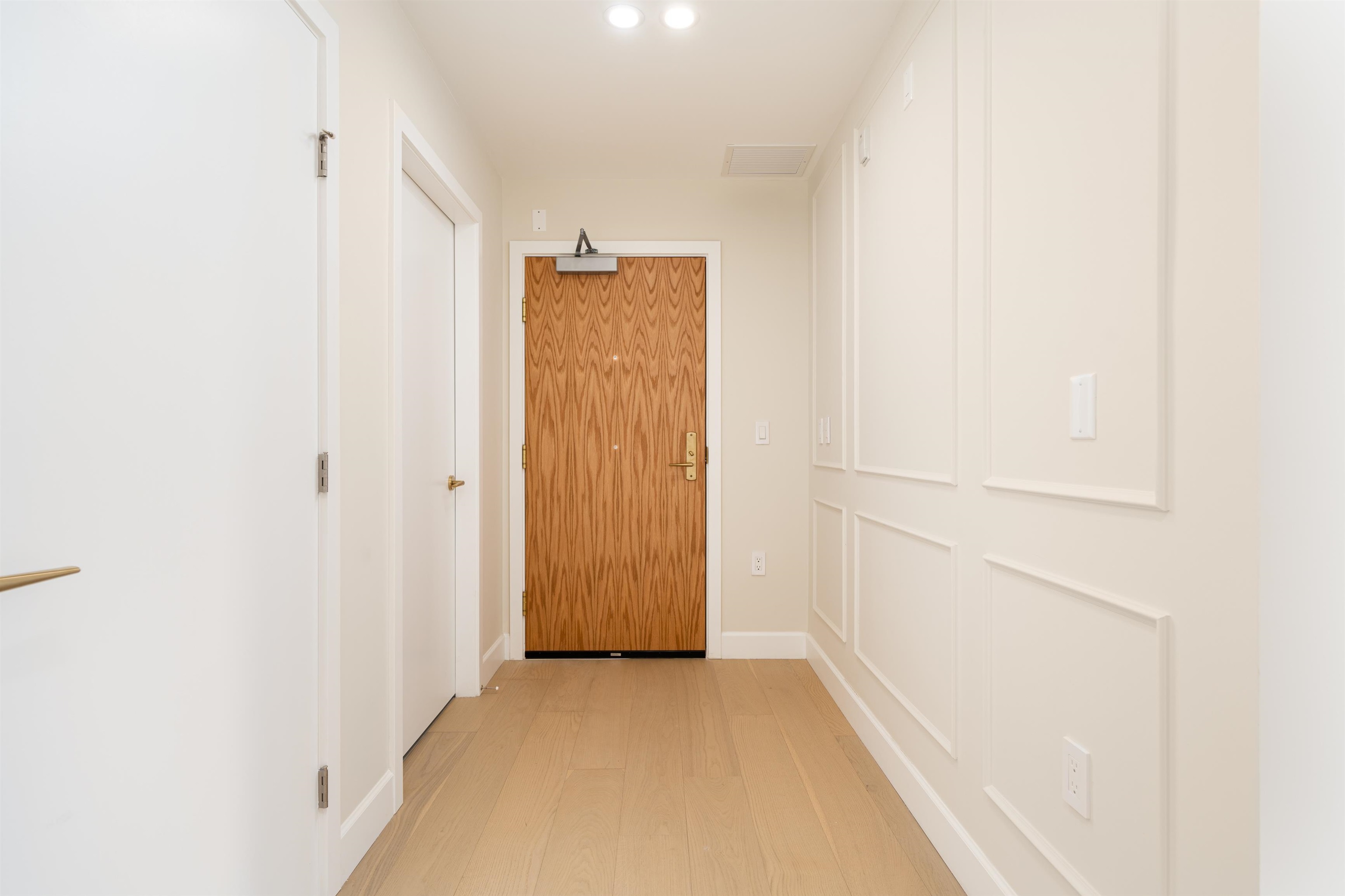202 3668 W 10TH AVENUE Unit: 202