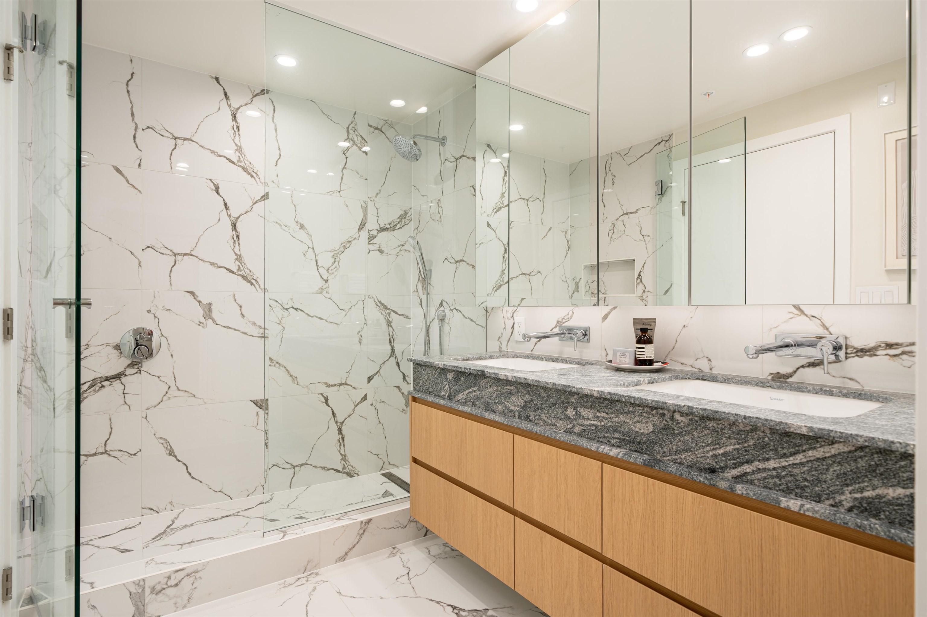 202 3668 W 10TH AVENUE Unit: 202