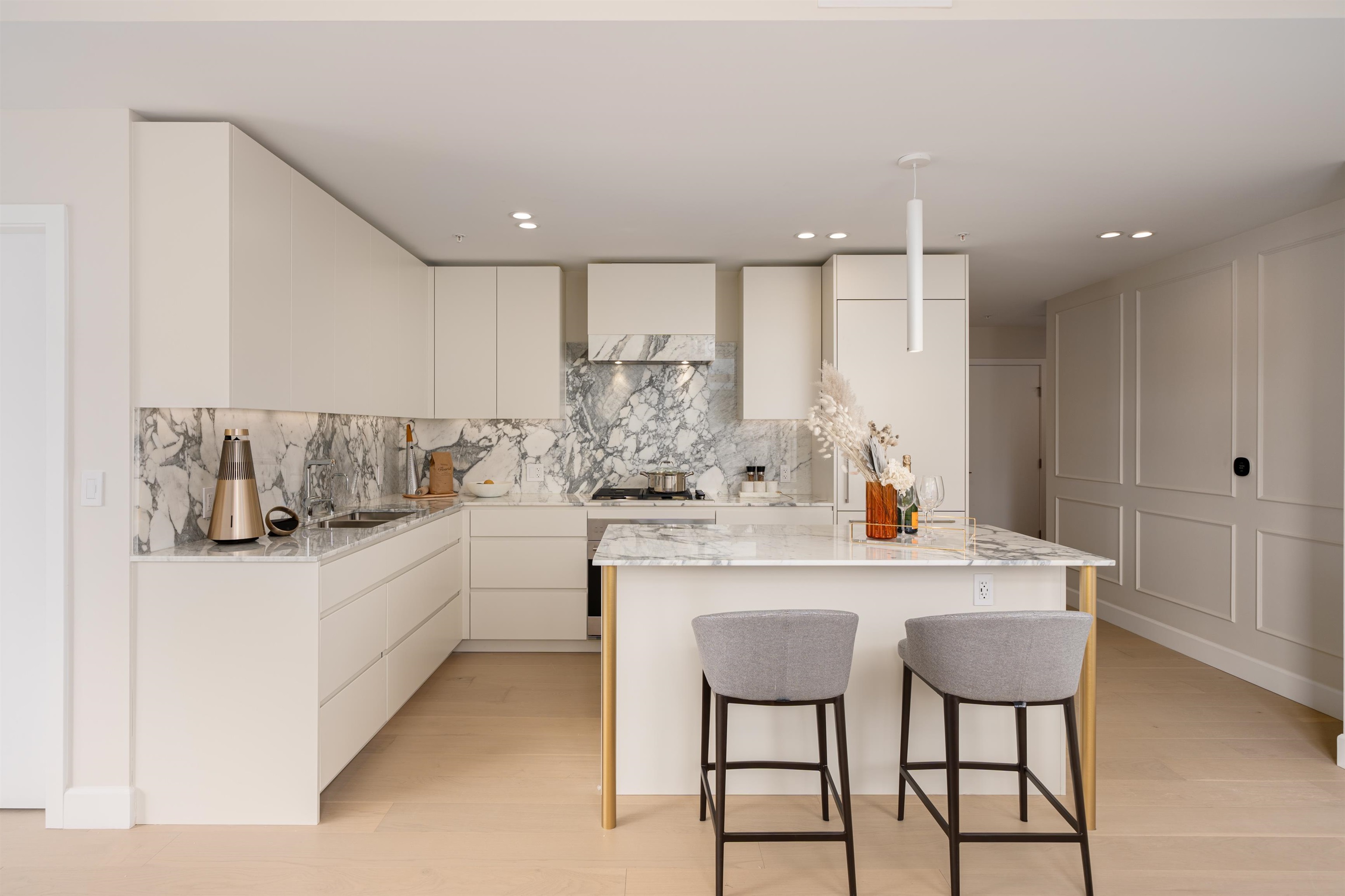 202 3668 W 10TH AVENUE Unit: 202