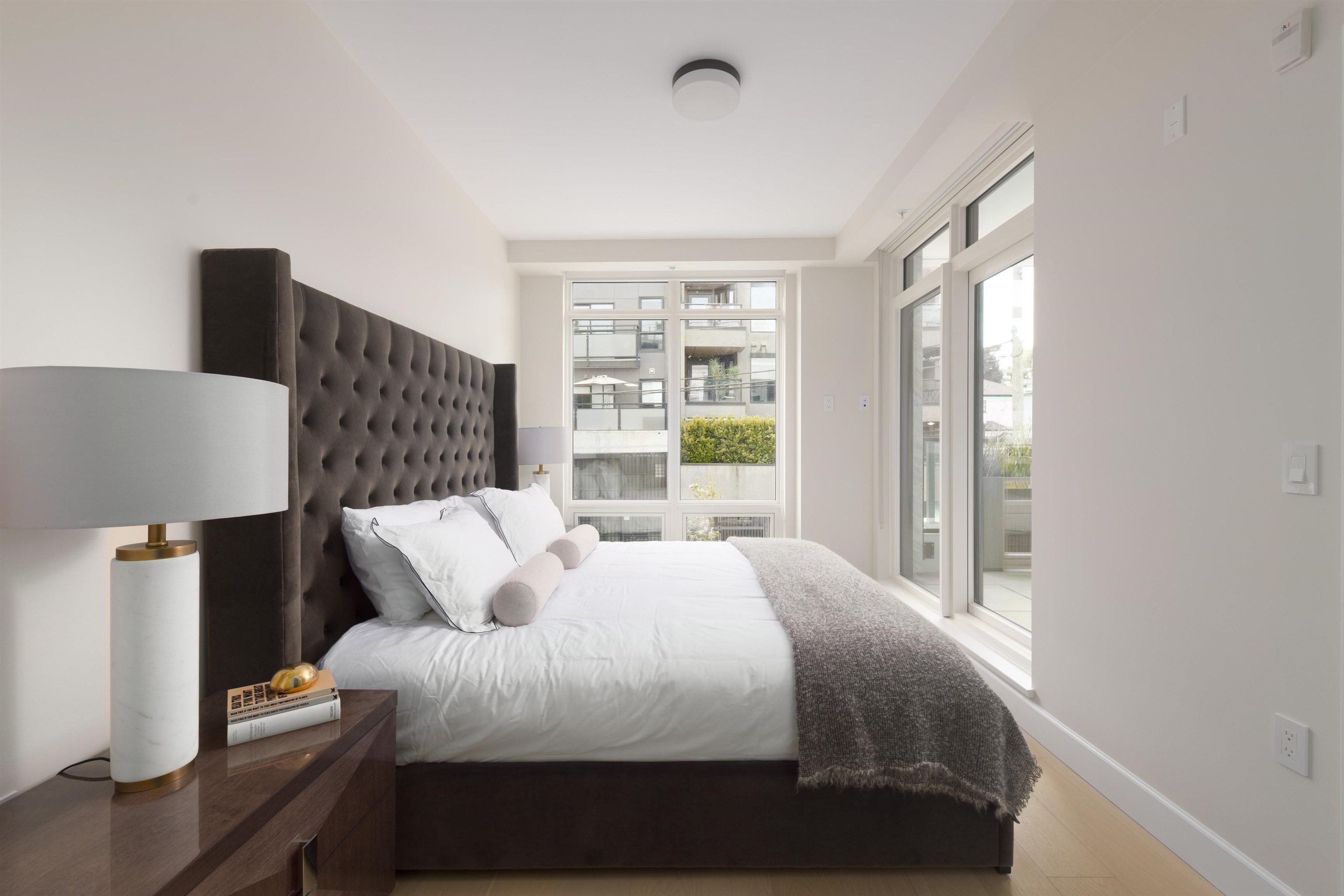 205 3668 W 10TH AVENUE Unit: 205