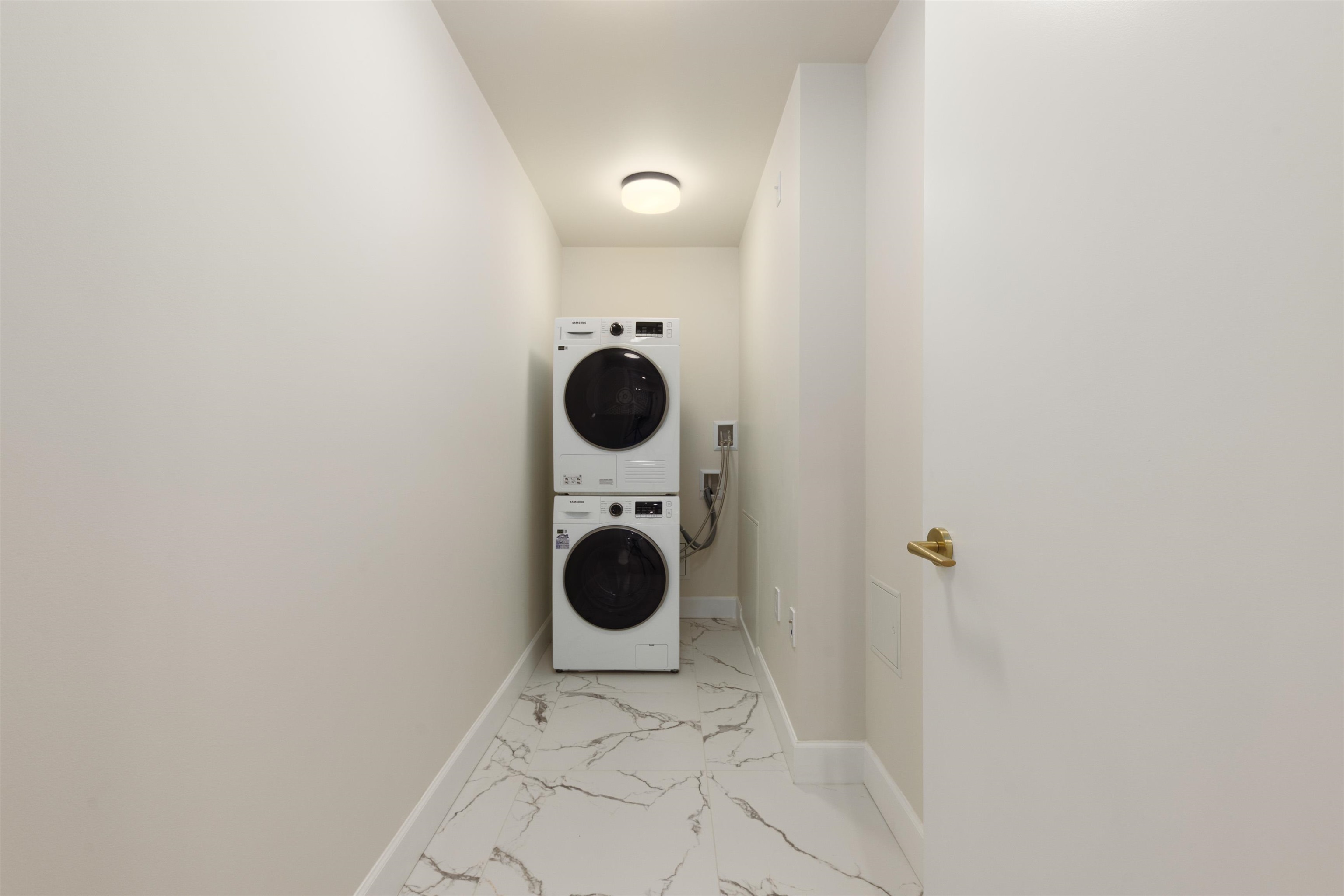 205 3668 W 10TH AVENUE Unit: 205