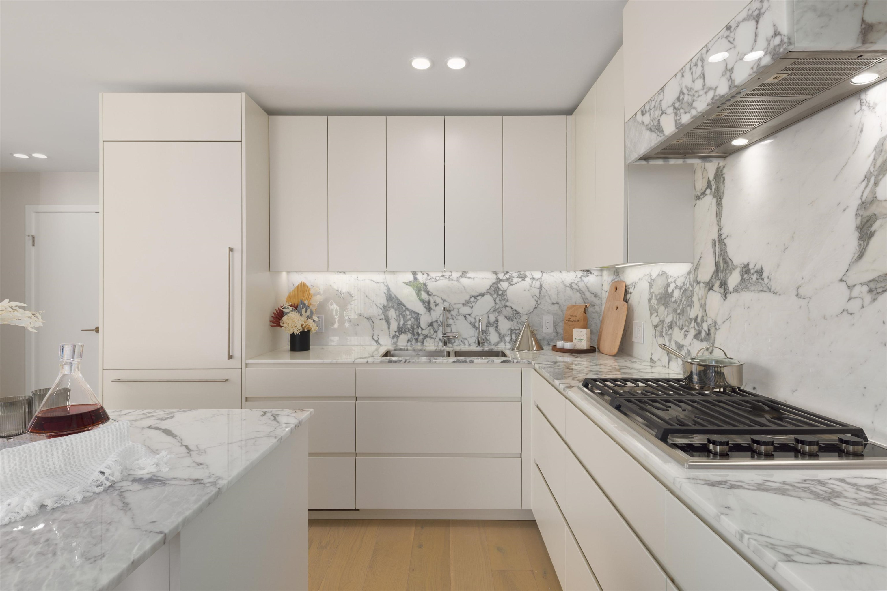 205 3668 W 10TH AVENUE Unit: 205