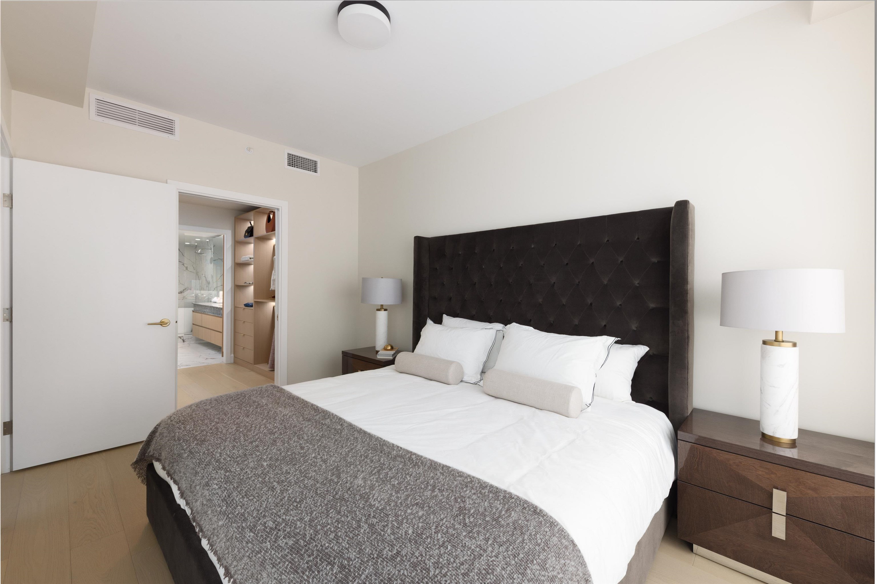 205 3668 W 10TH AVENUE Unit: 205