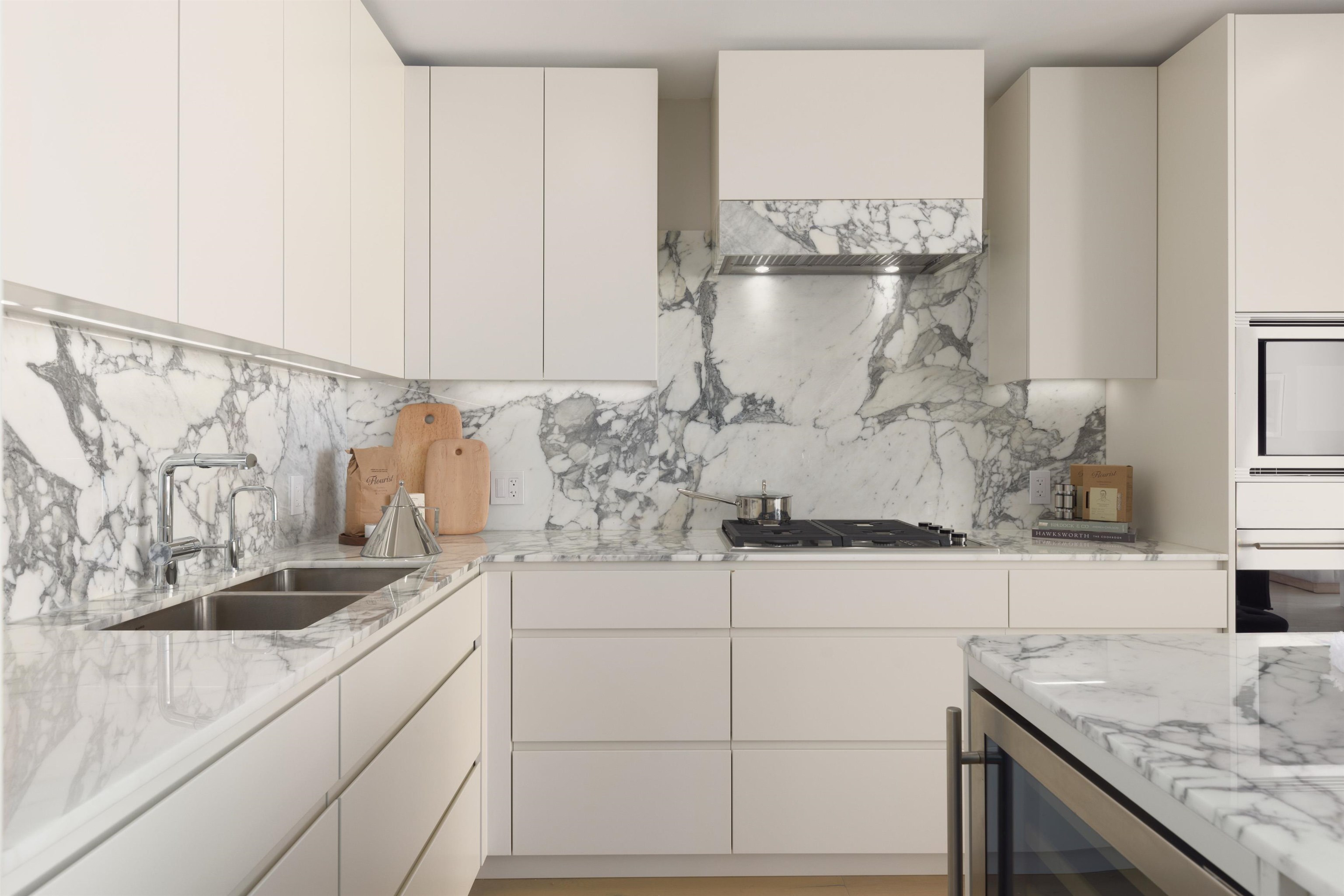 205 3668 W 10TH AVENUE Unit: 205