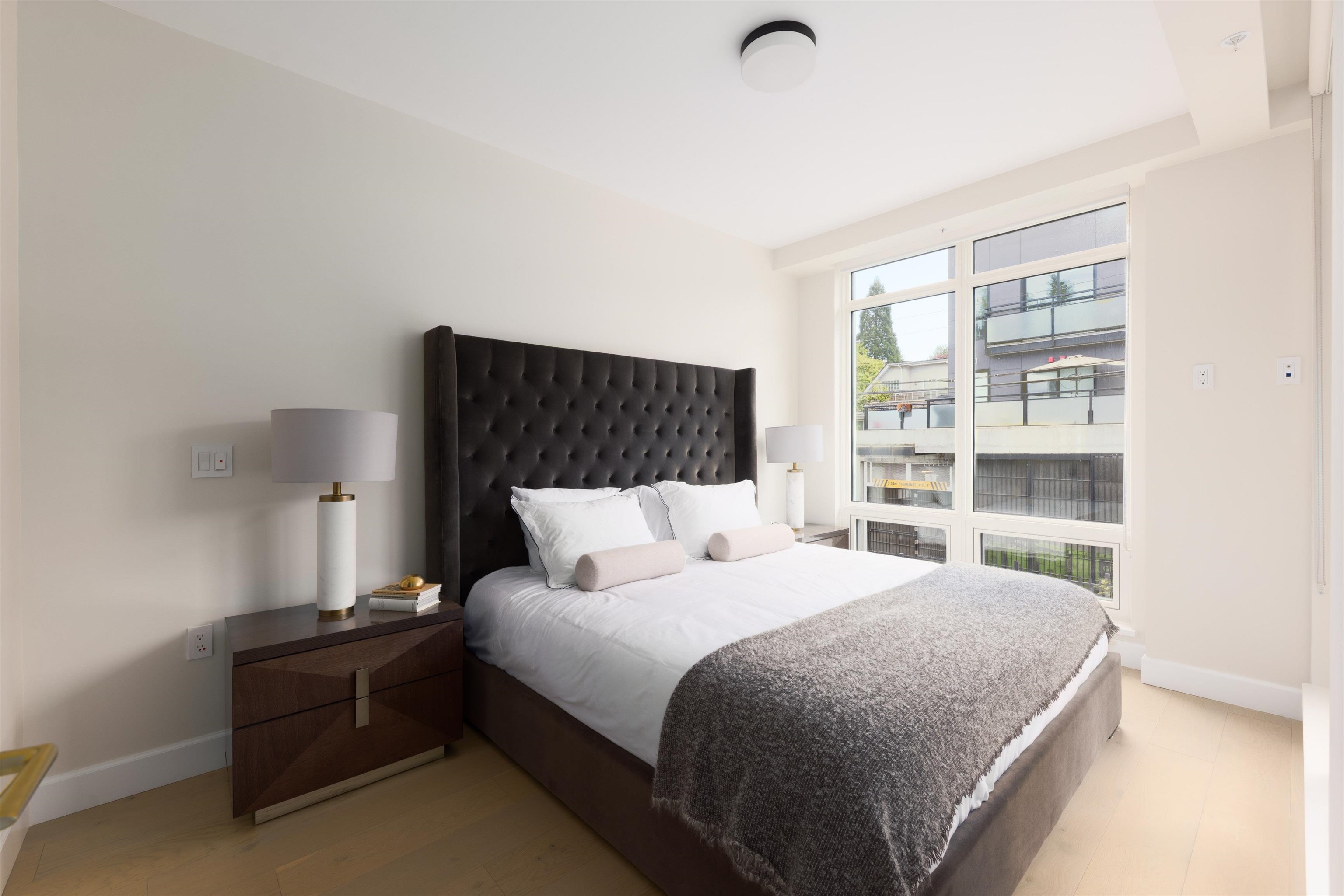 205 3668 W 10TH AVENUE Unit: 205