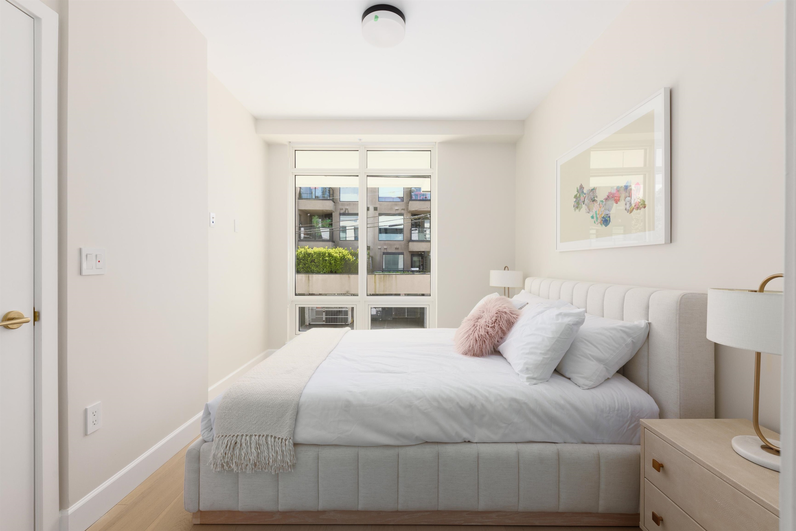 205 3668 W 10TH AVENUE Unit: 205