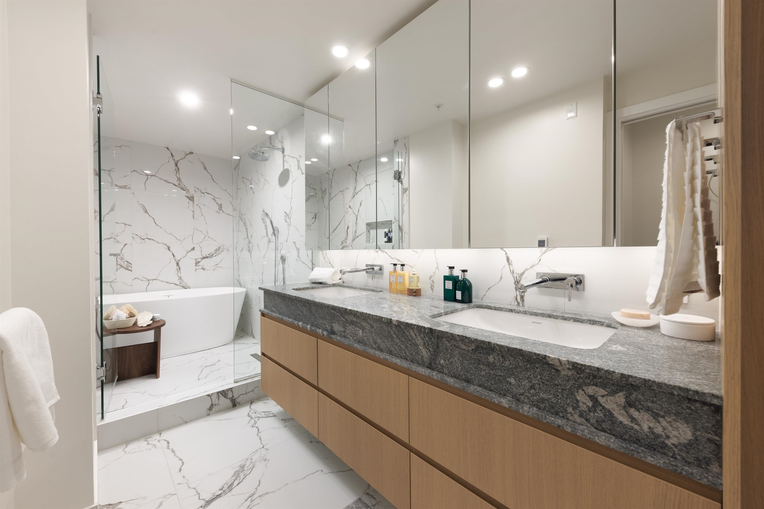 205 3668 W 10TH AVENUE Unit: 205