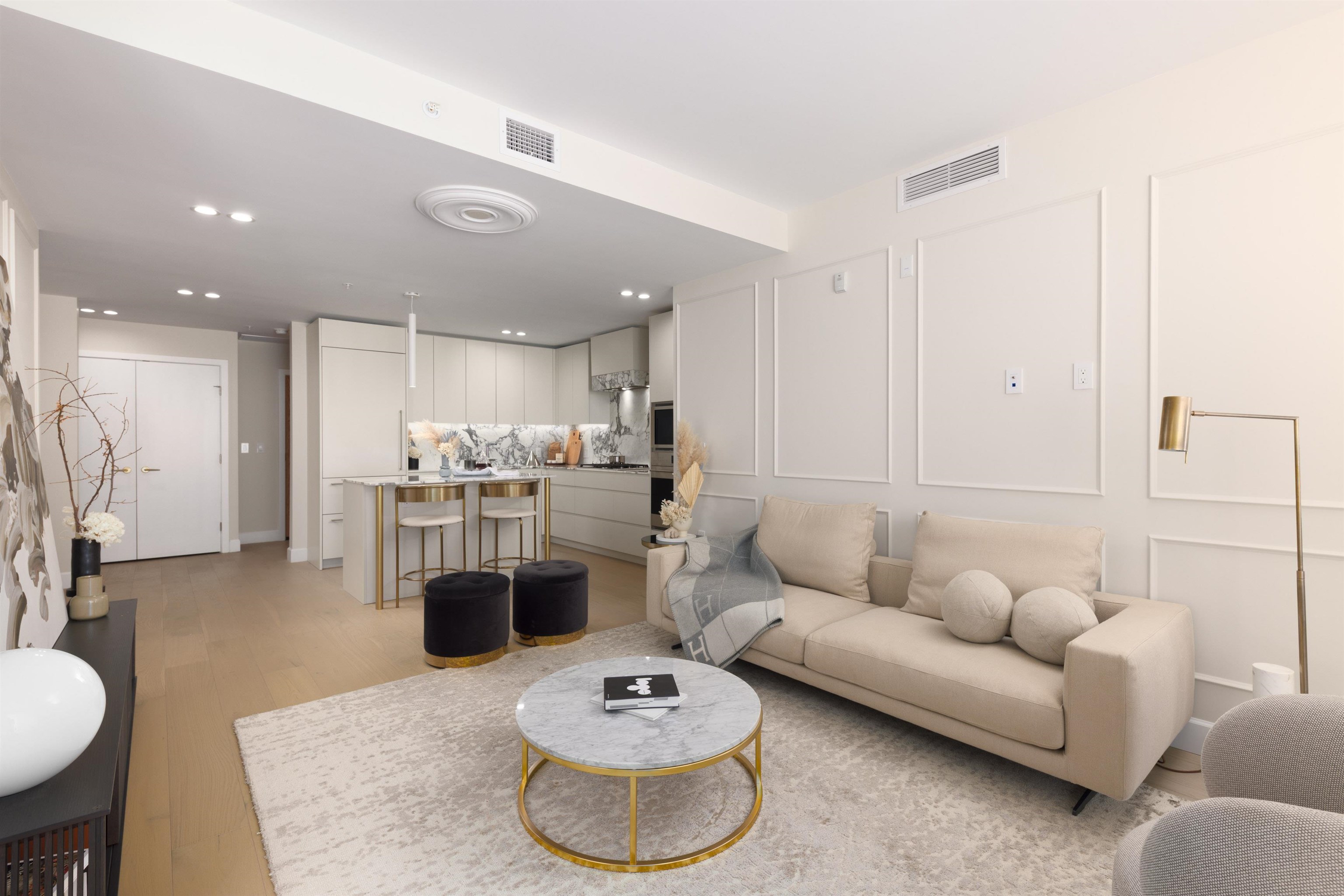 205 3668 W 10TH AVENUE Unit: 205