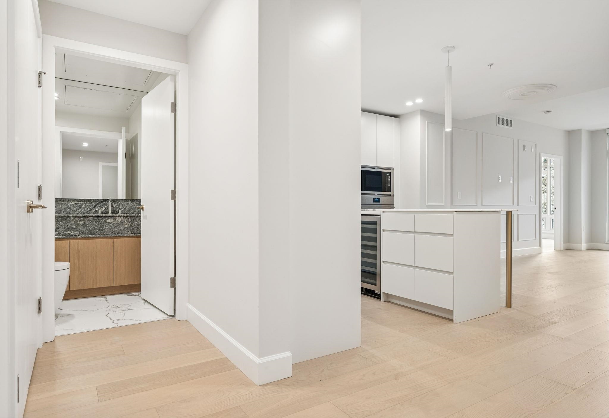 304 3668 W 10TH AVENUE Unit: 304