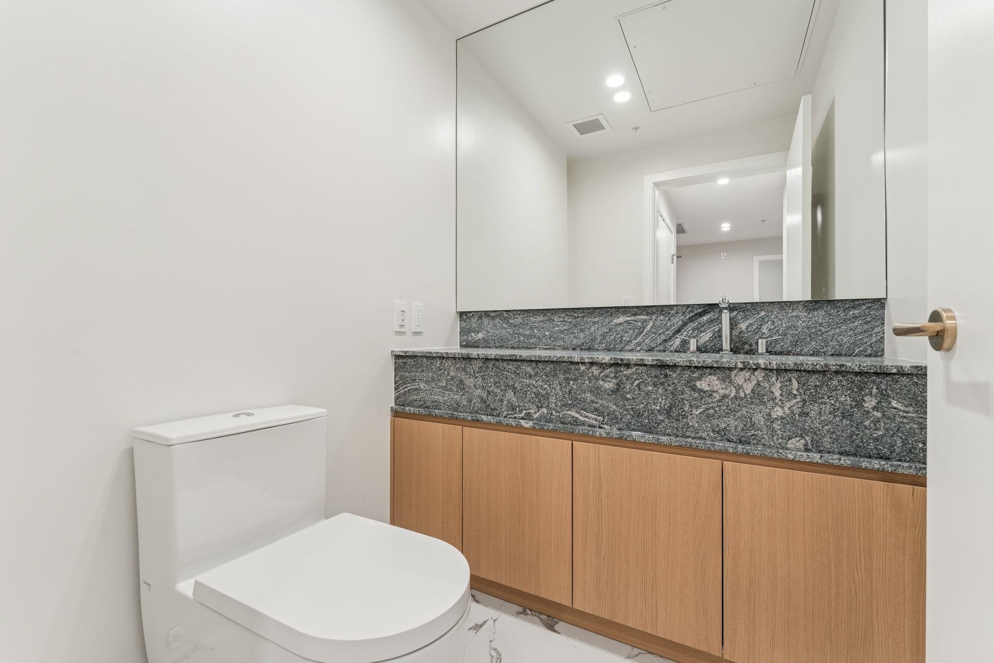 304 3668 W 10TH AVENUE Unit: 304