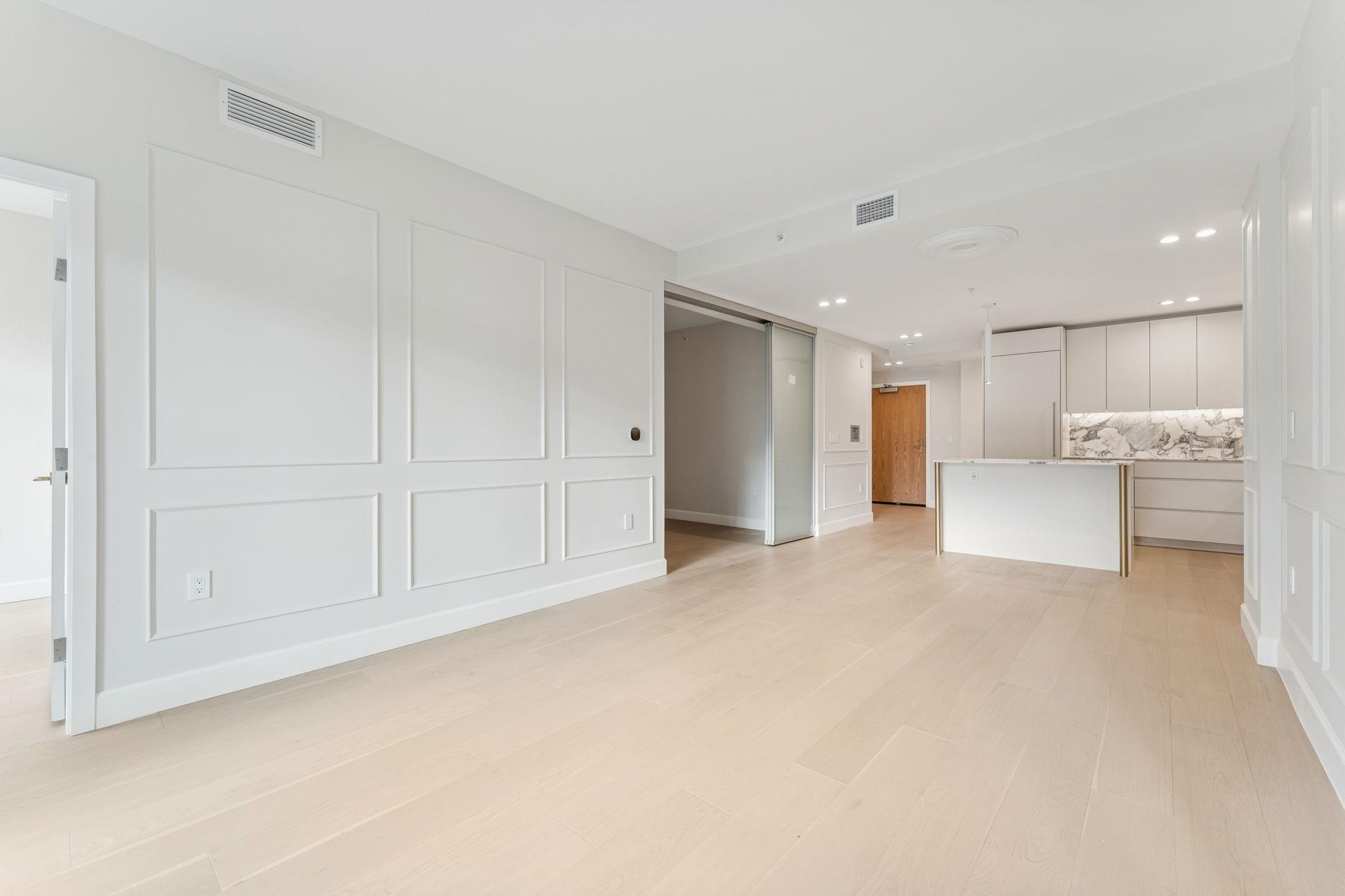 304 3668 W 10TH AVENUE Unit: 304