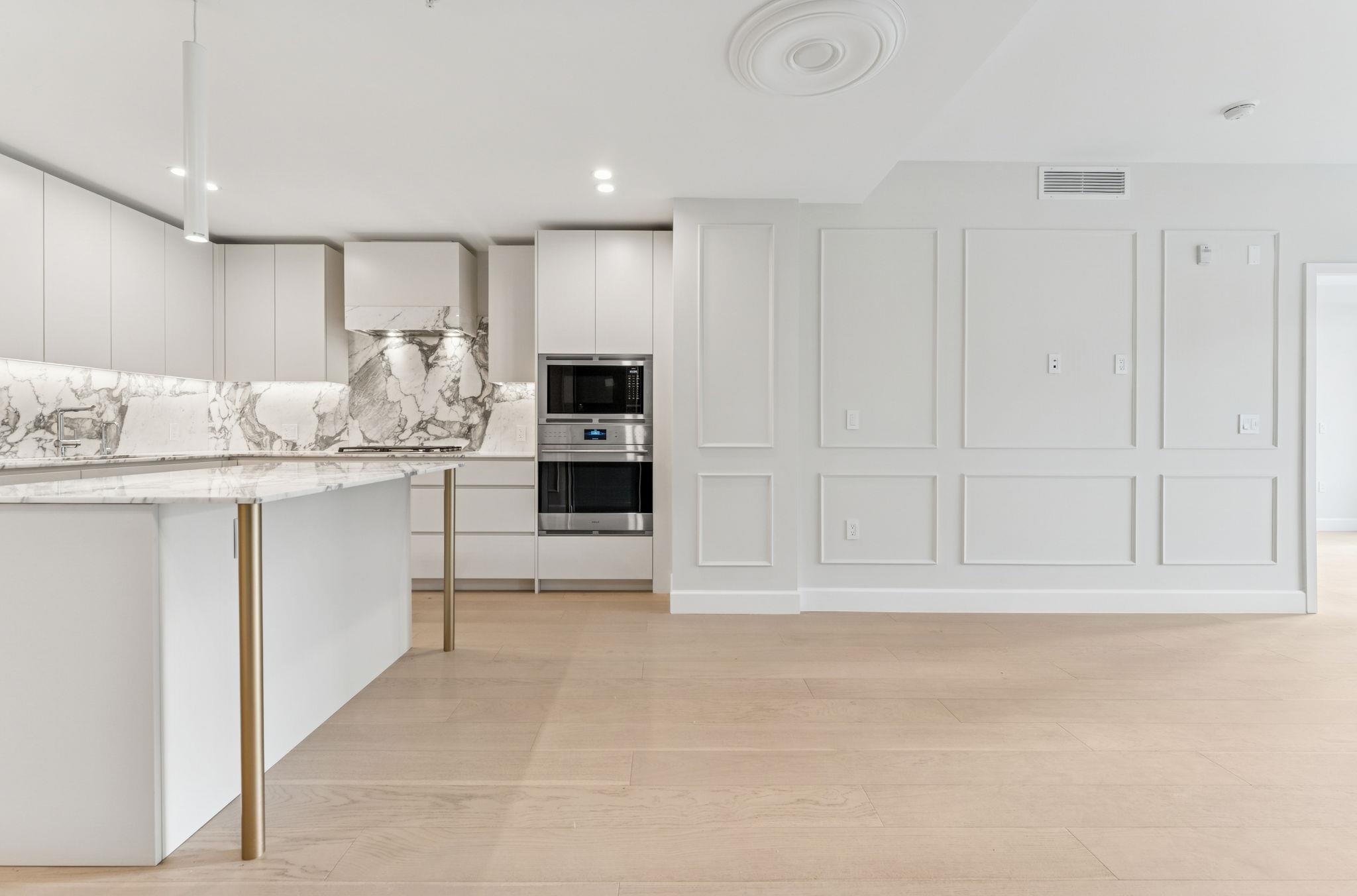 304 3668 W 10TH AVENUE Unit: 304