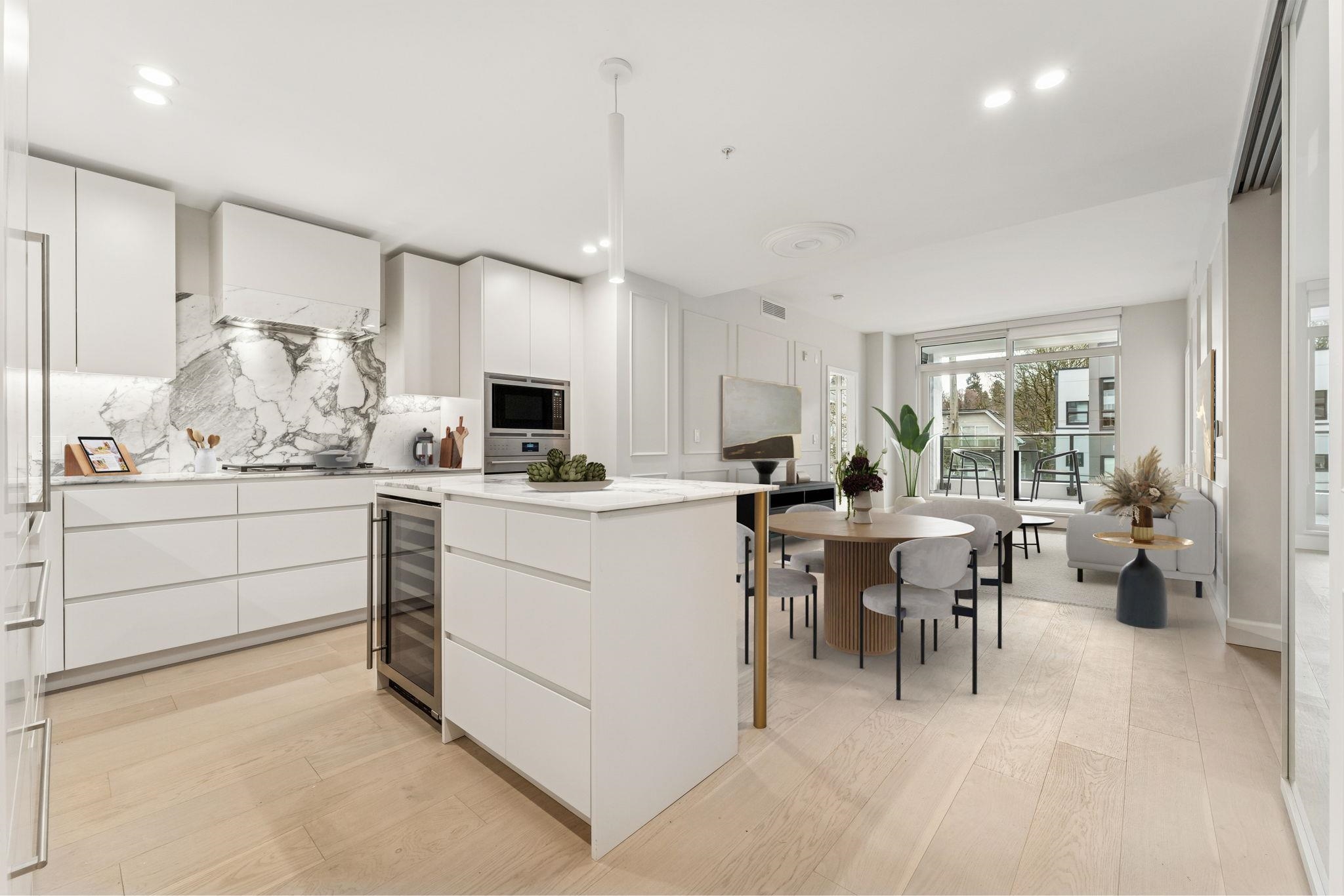 304 3668 W 10TH AVENUE Unit: 304