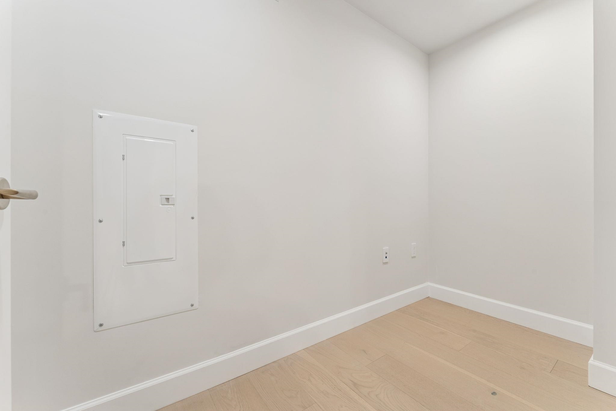 304 3668 W 10TH AVENUE Unit: 304