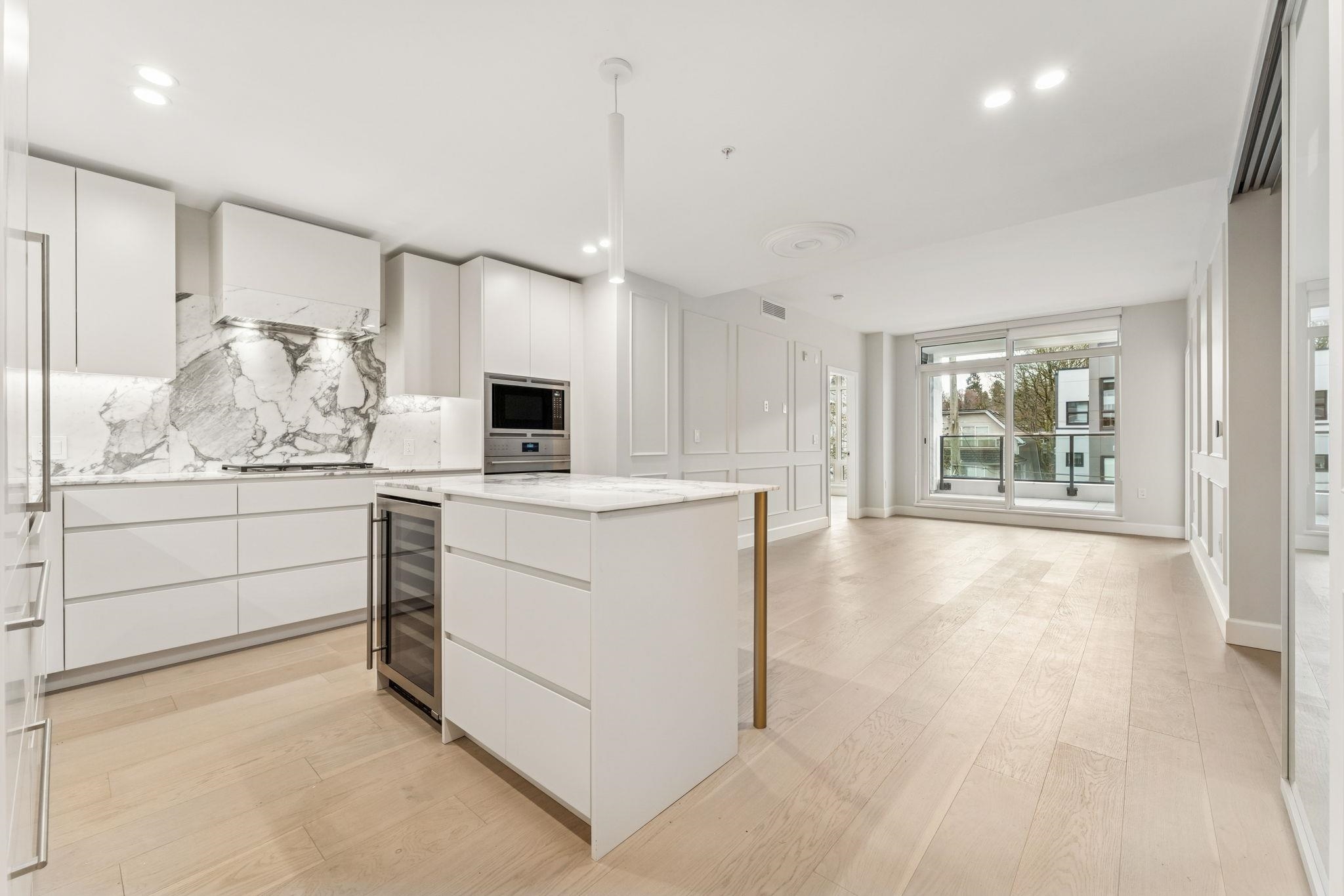 304 3668 W 10TH AVENUE Unit: 304