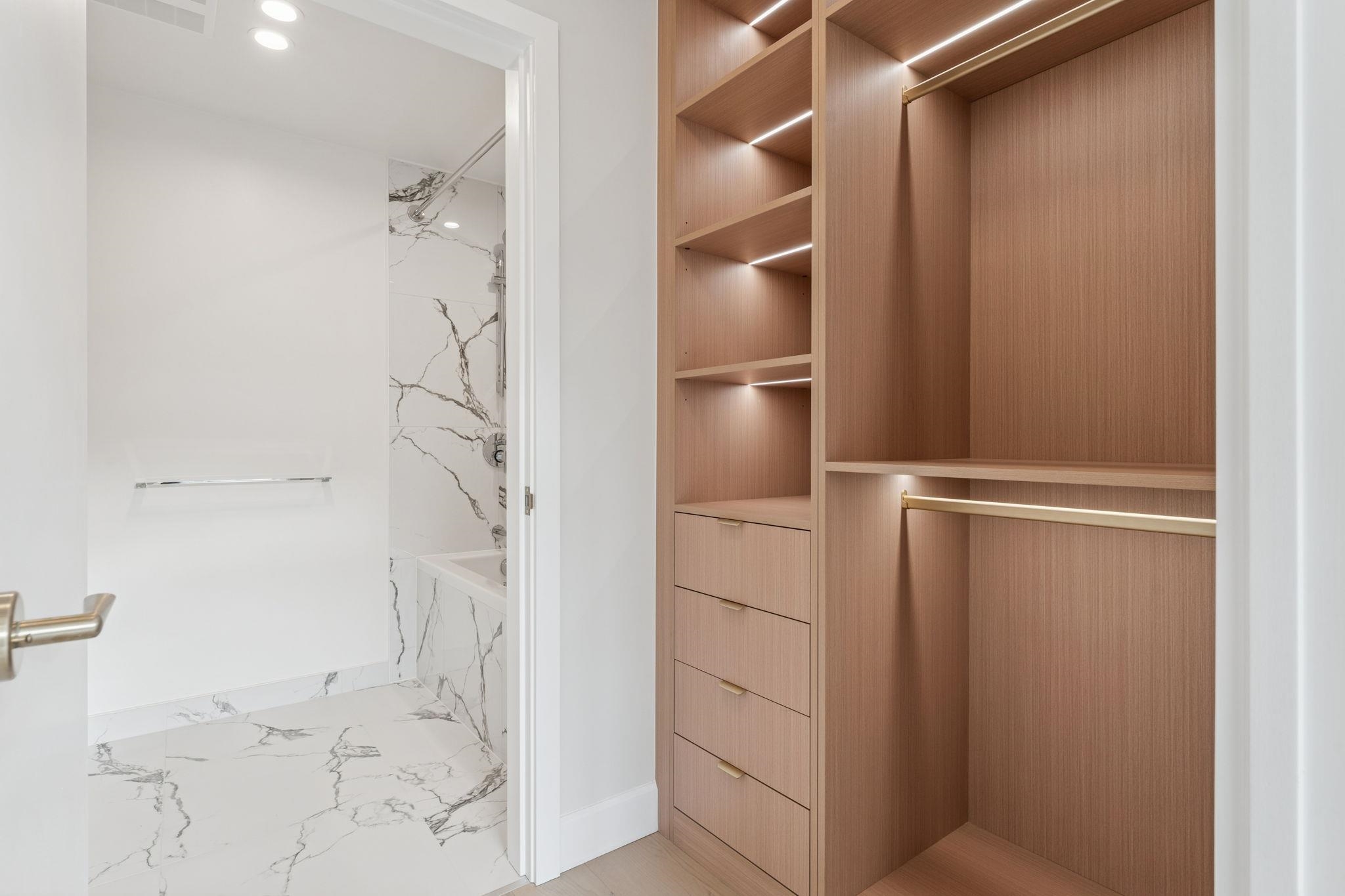 304 3668 W 10TH AVENUE Unit: 304