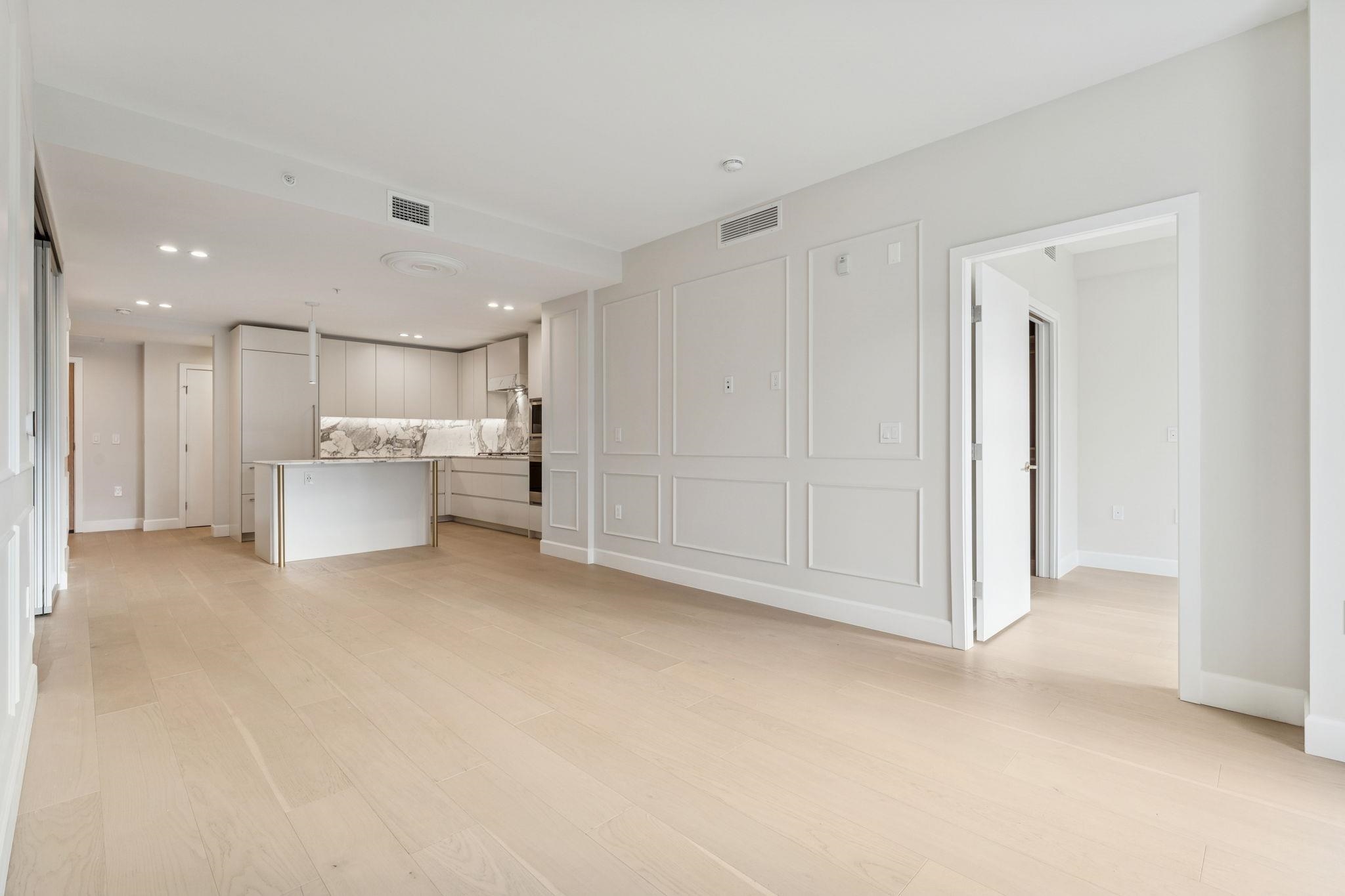 304 3668 W 10TH AVENUE Unit: 304