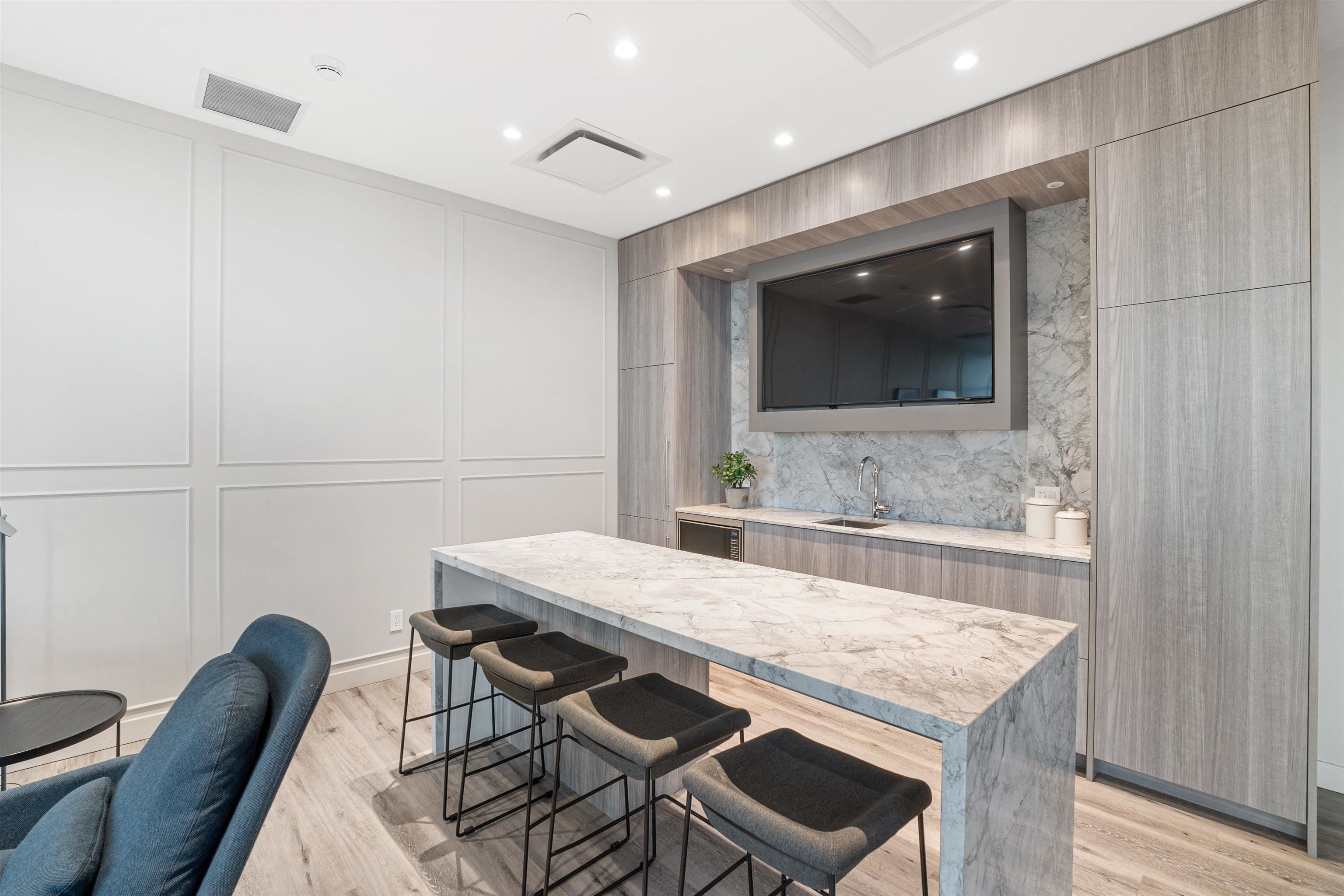 1008 1045 AUSTIN AVENUE Unit: 1008