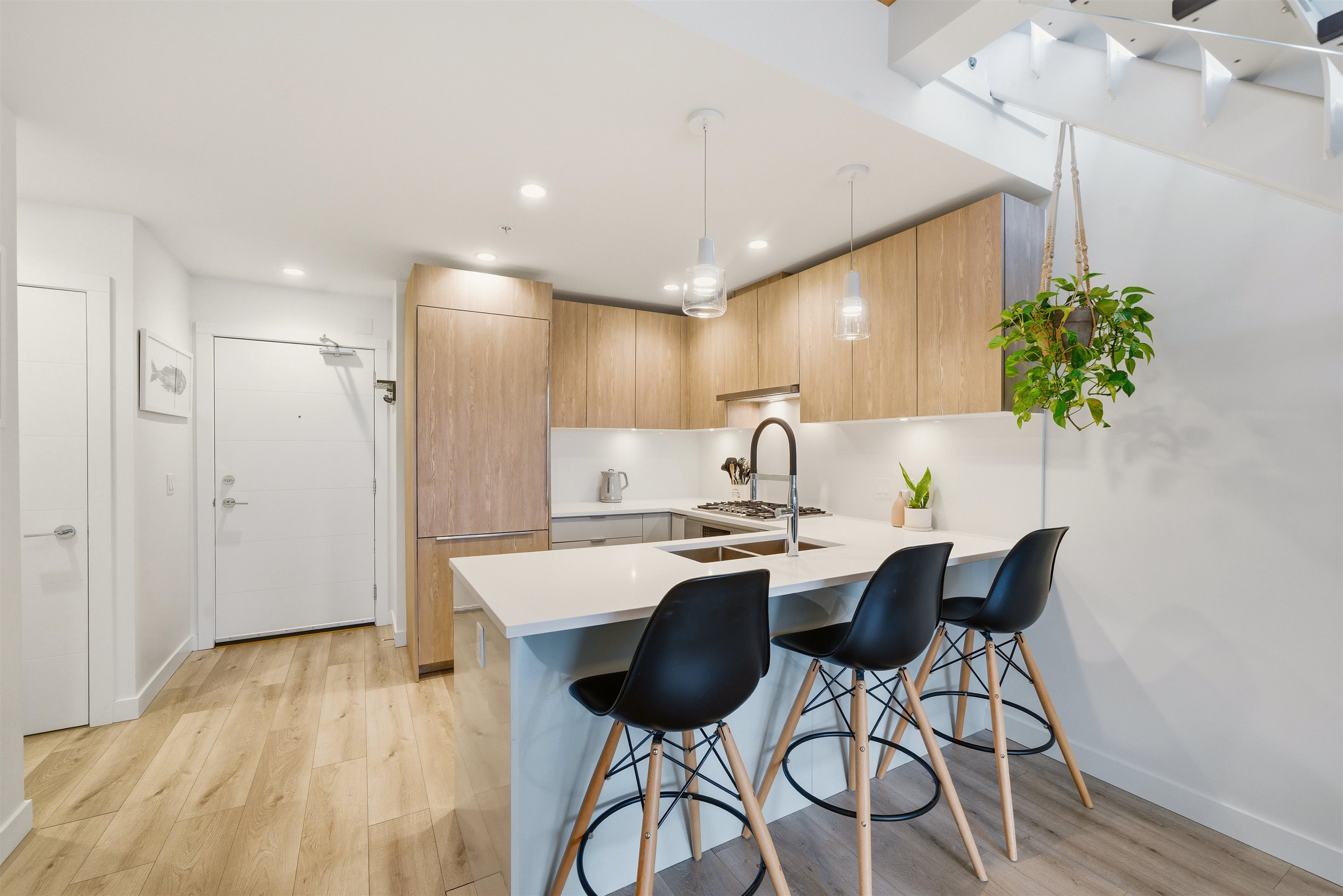 607 128 E 8TH STREET Unit: 607