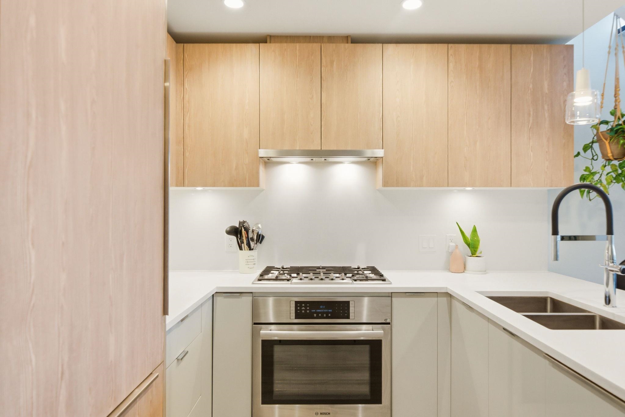 607 128 E 8TH STREET Unit: 607