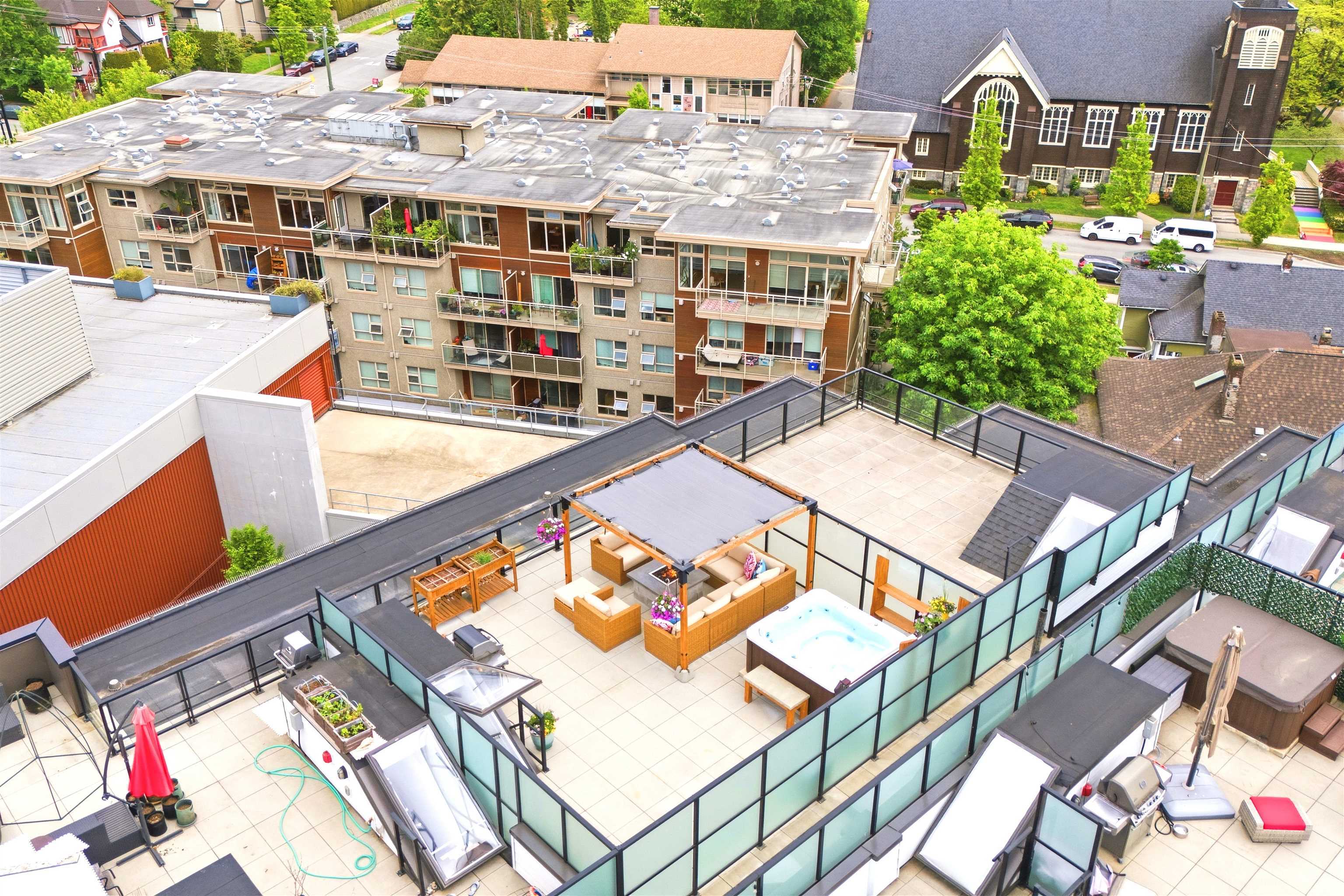 607 128 E 8TH STREET Unit: 607