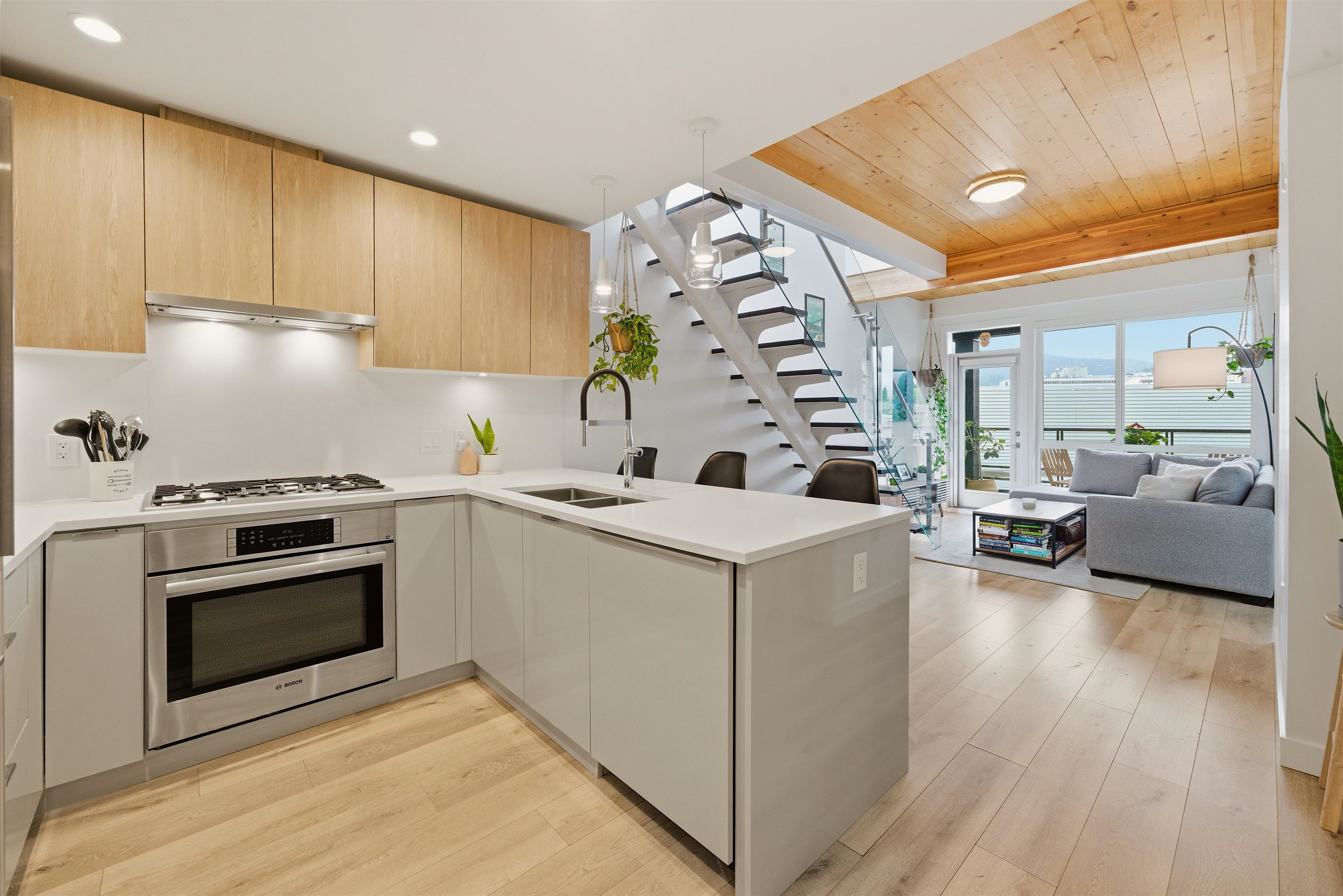 607 128 E 8TH STREET Unit: 607