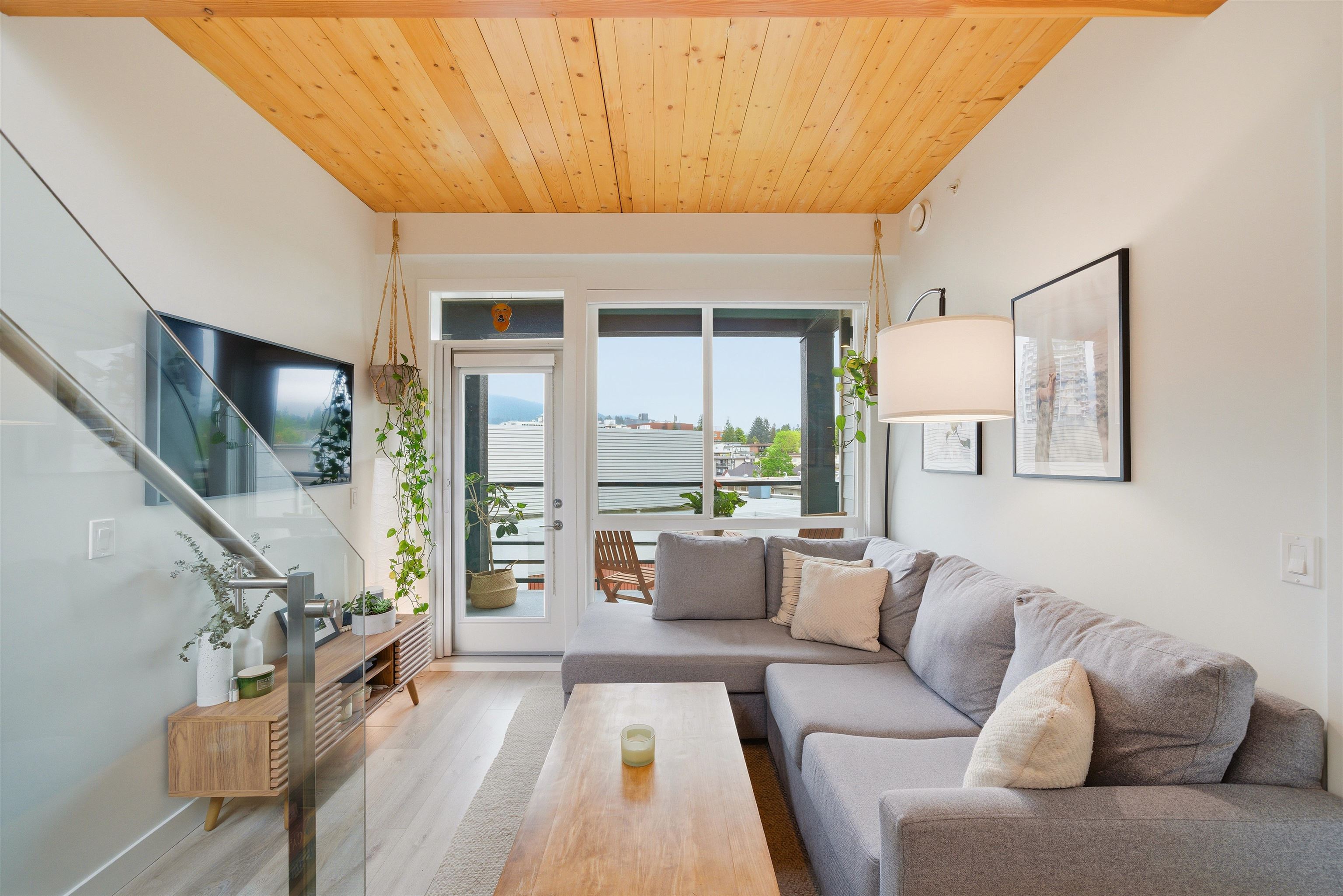 607 128 E 8TH STREET Unit: 607