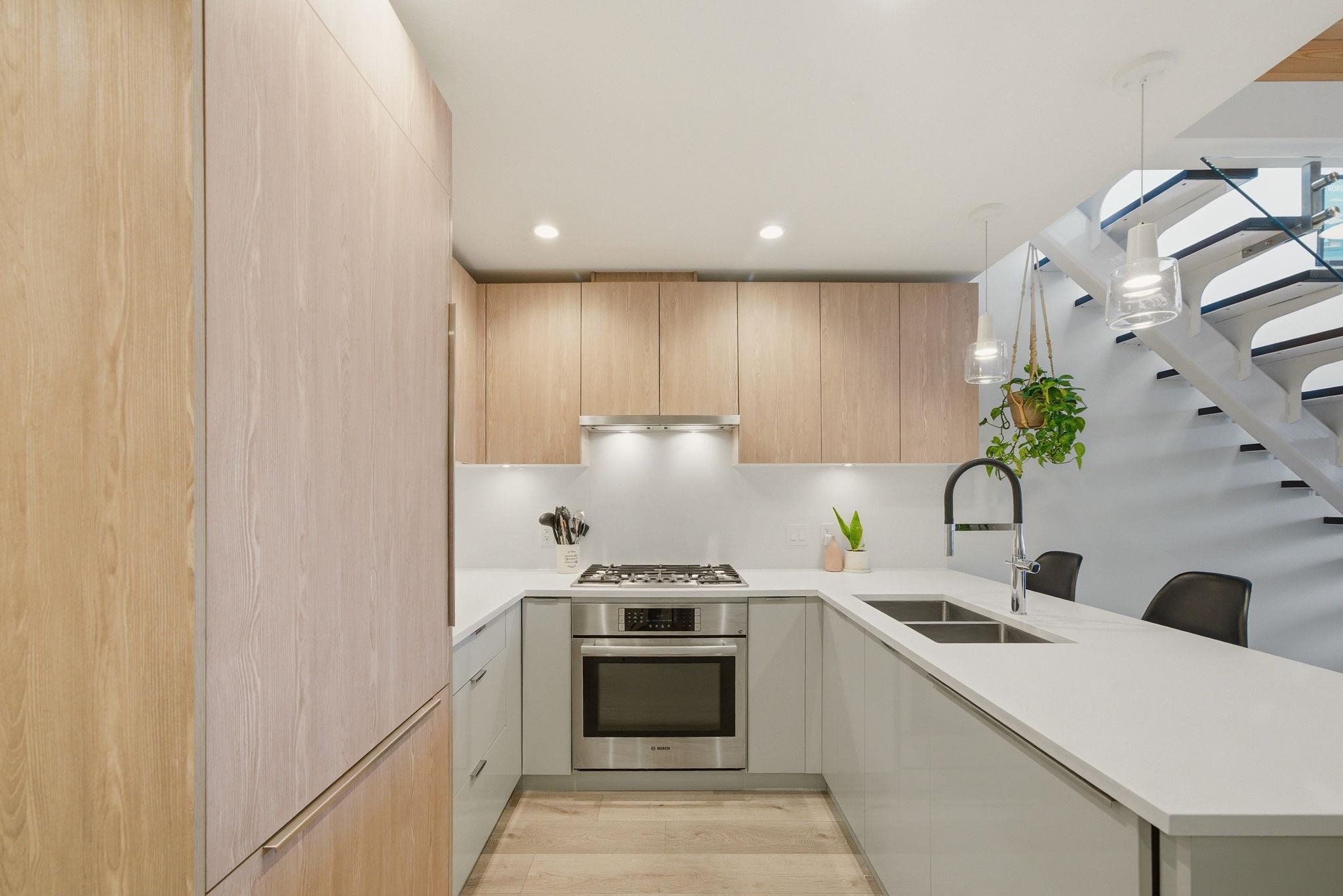 607 128 E 8TH STREET Unit: 607