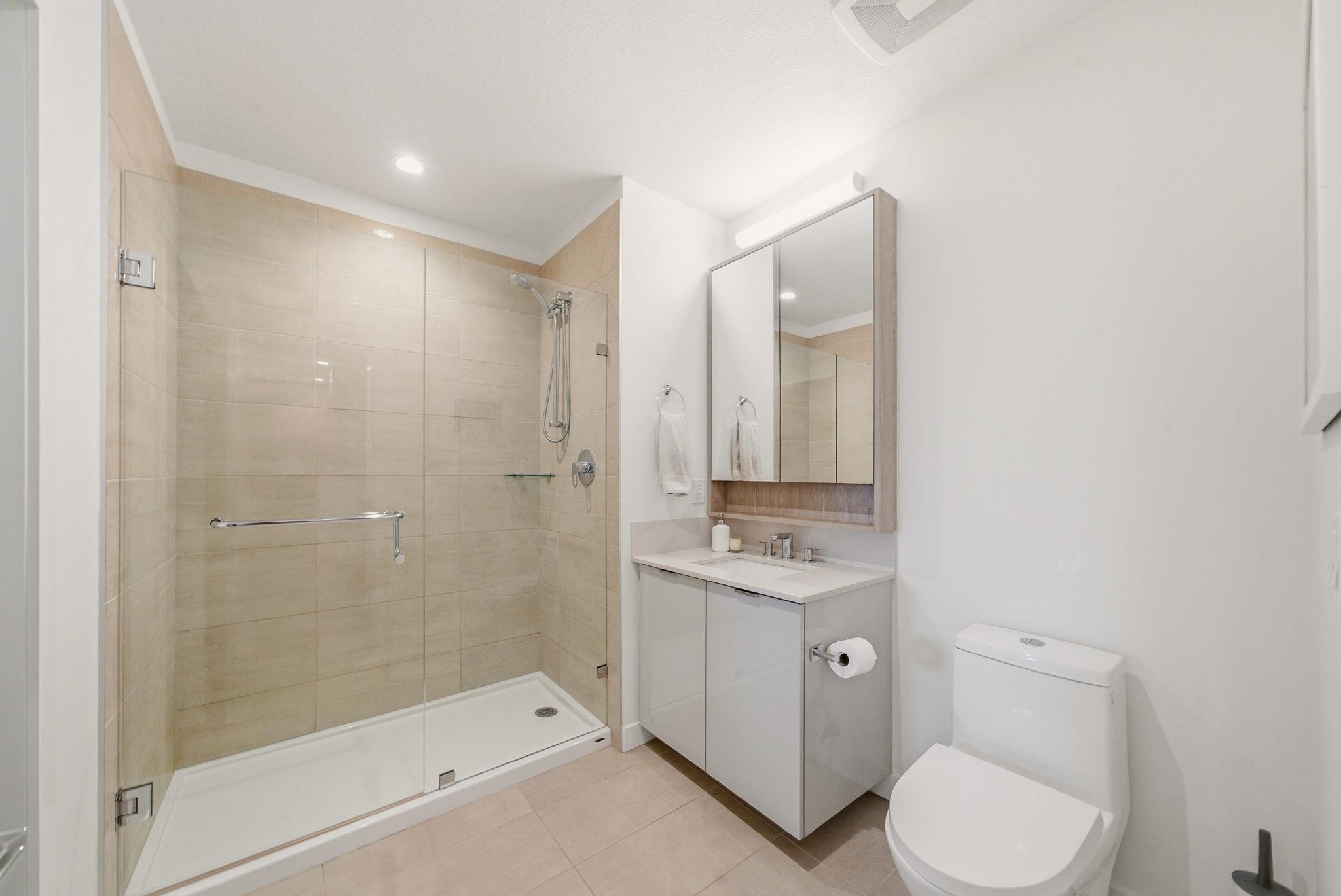 607 128 E 8TH STREET Unit: 607