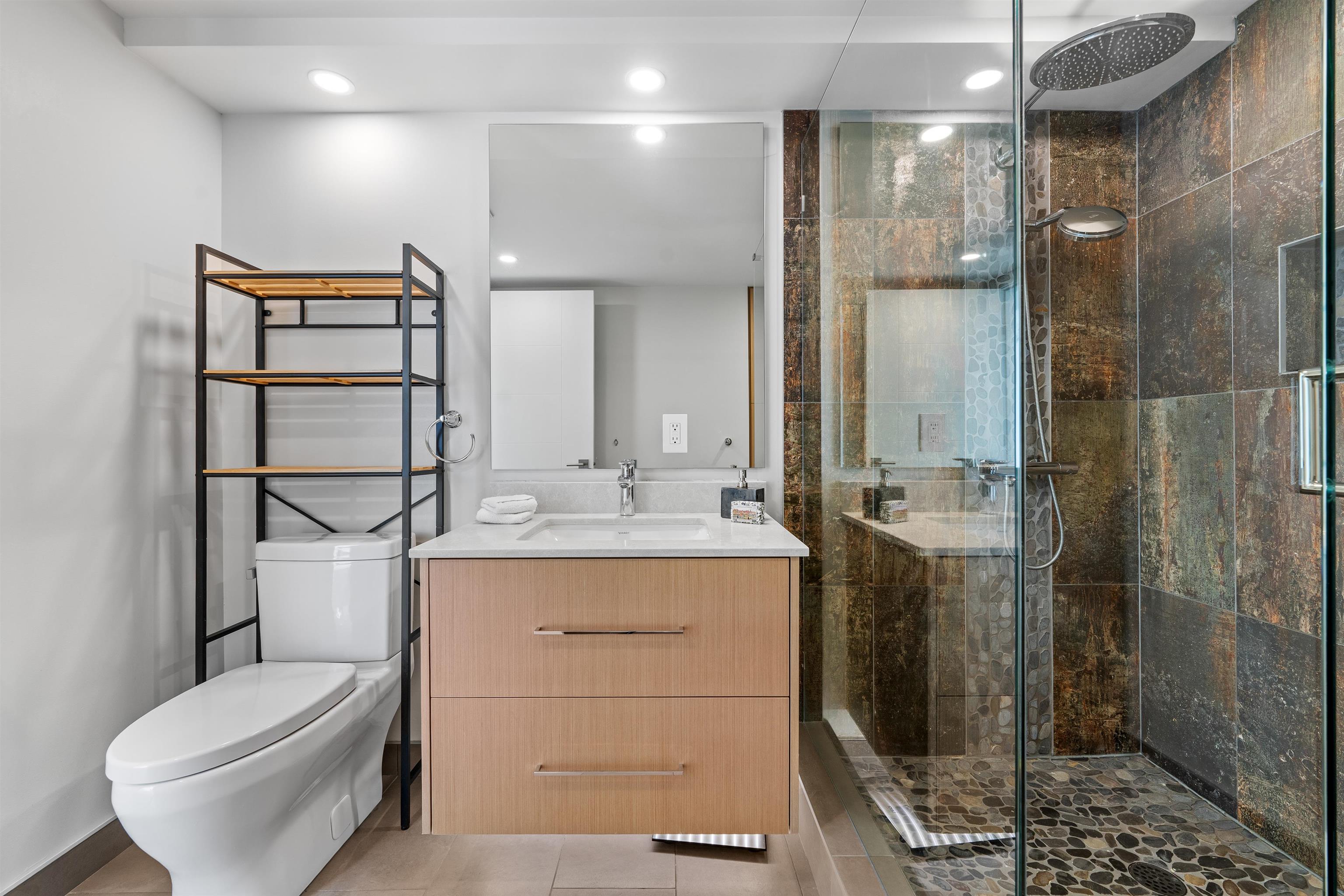 2403 1500 HOWE STREET Unit: 2403