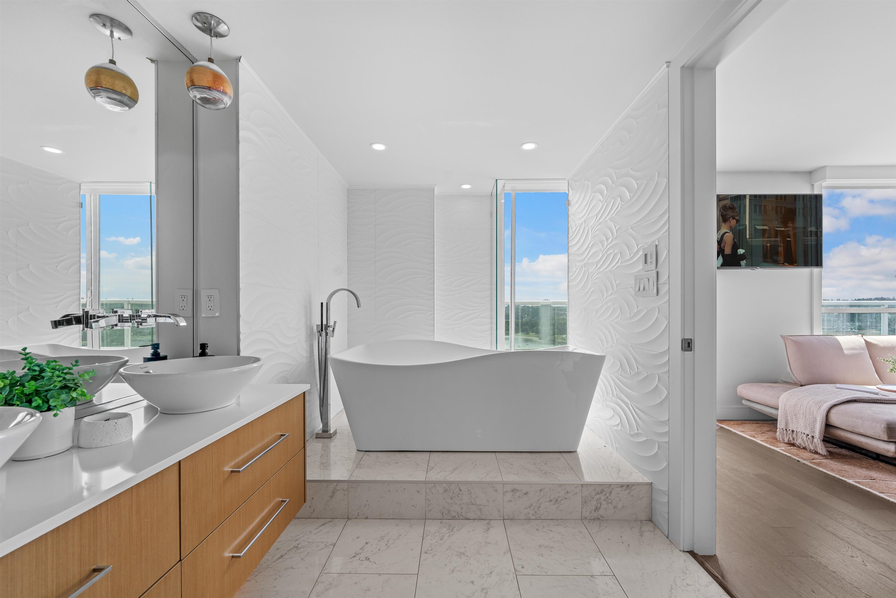 2403 1500 HOWE STREET Unit: 2403