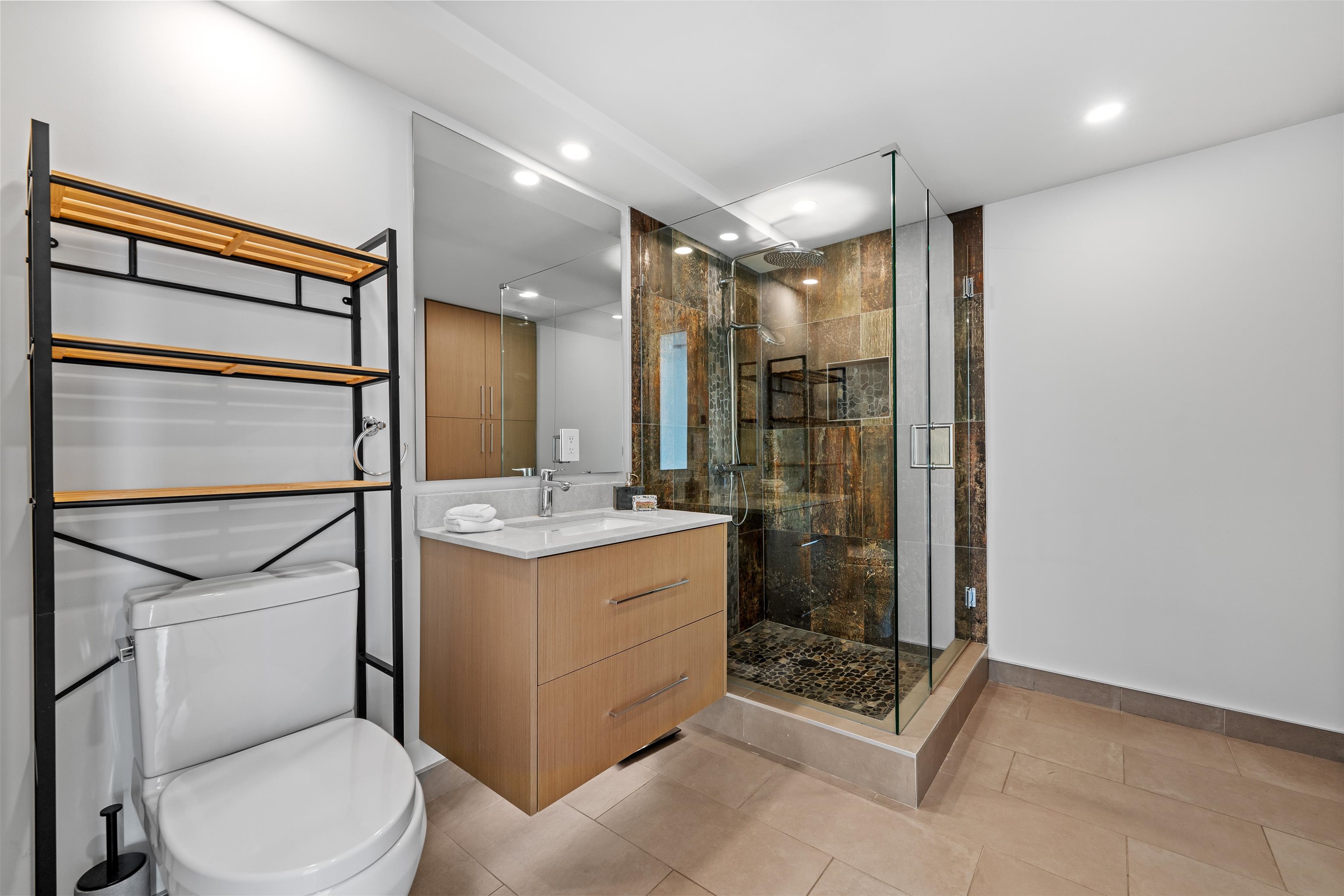 2403 1500 HOWE STREET Unit: 2403