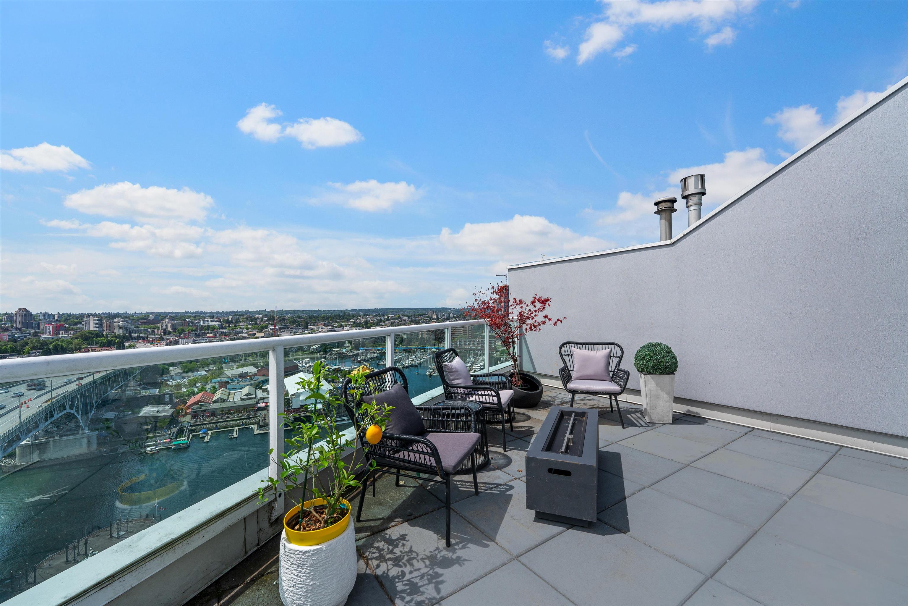 2403 1500 HOWE STREET Unit: 2403