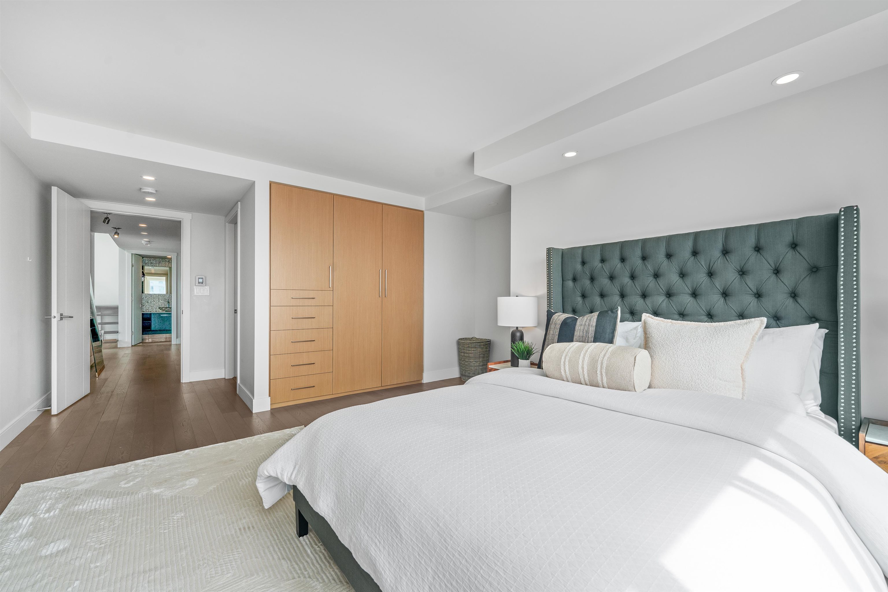 2403 1500 HOWE STREET Unit: 2403