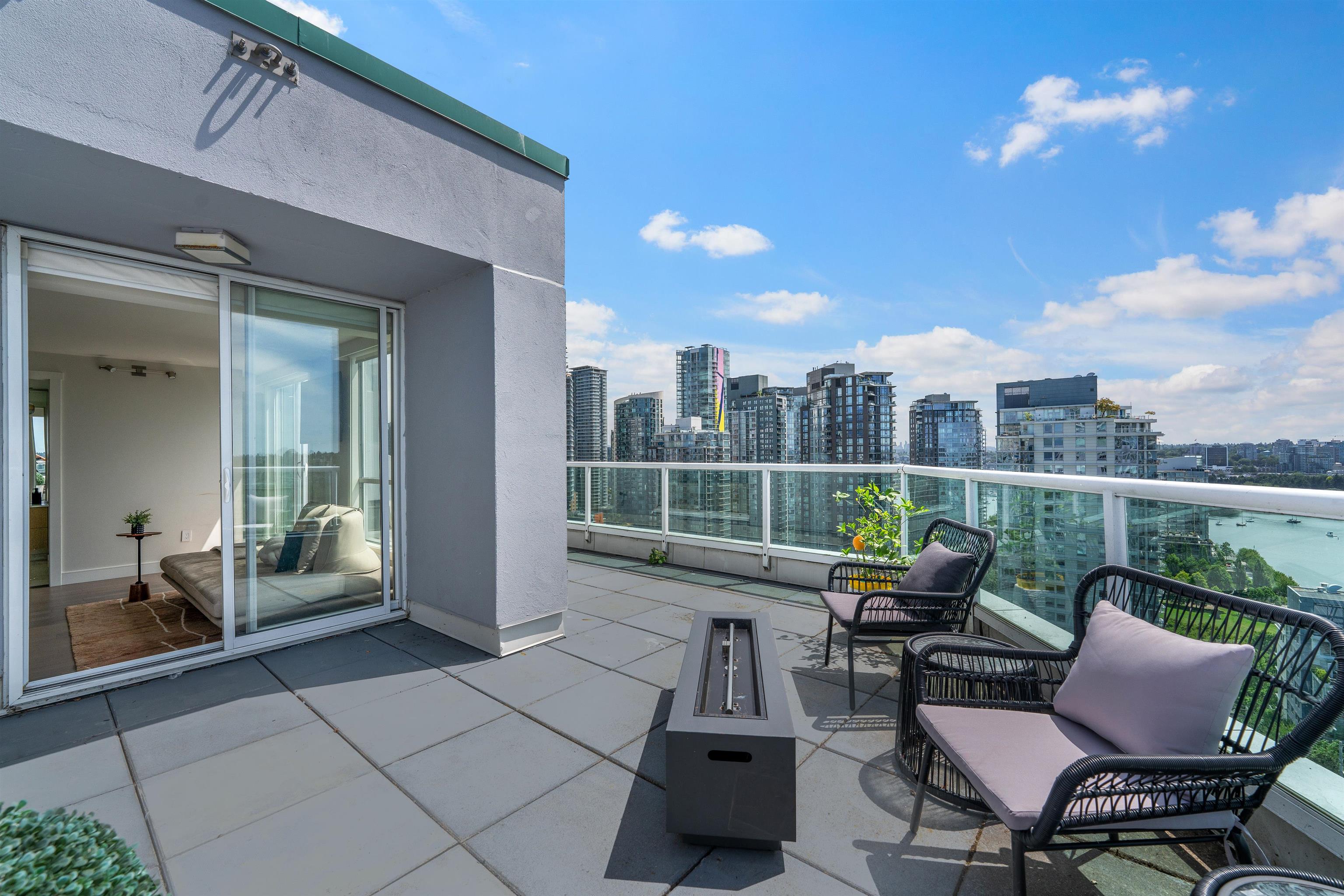 2403 1500 HOWE STREET Unit: 2403