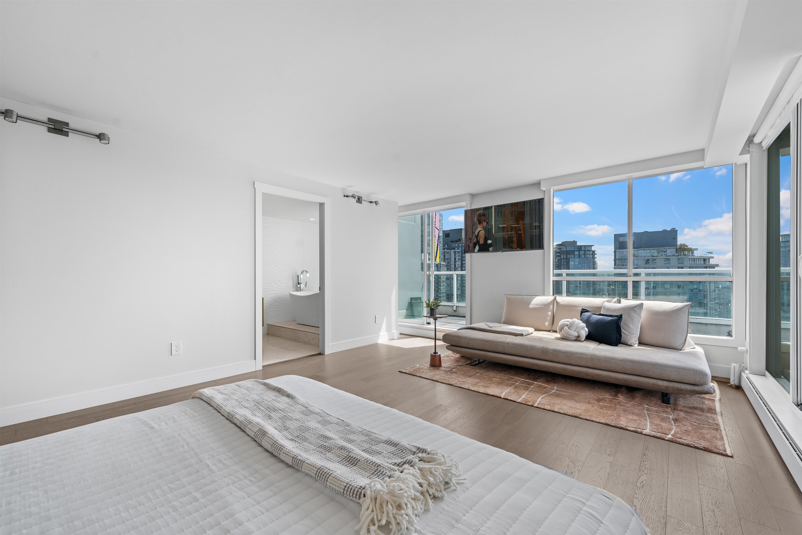 2403 1500 HOWE STREET Unit: 2403