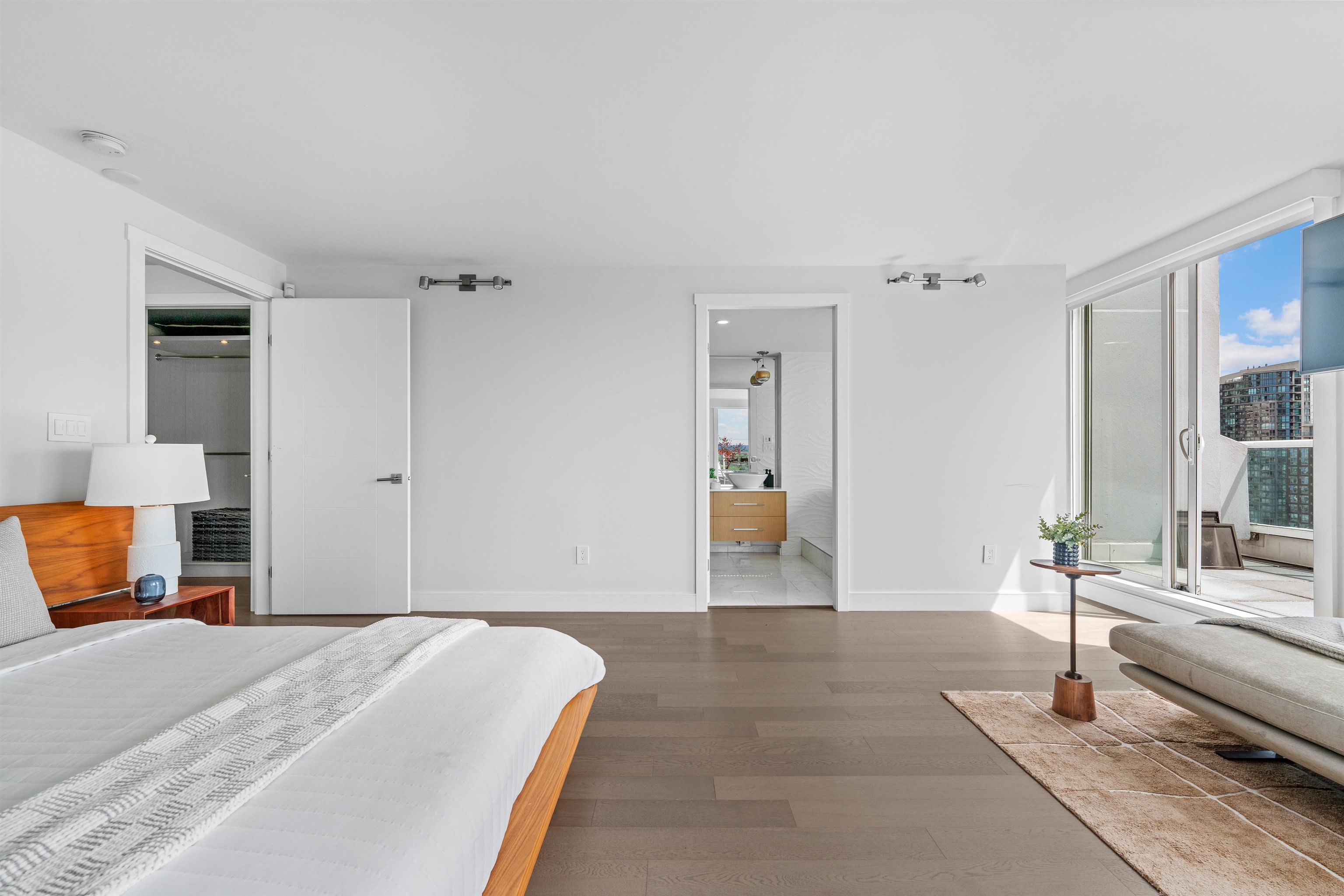2403 1500 HOWE STREET Unit: 2403