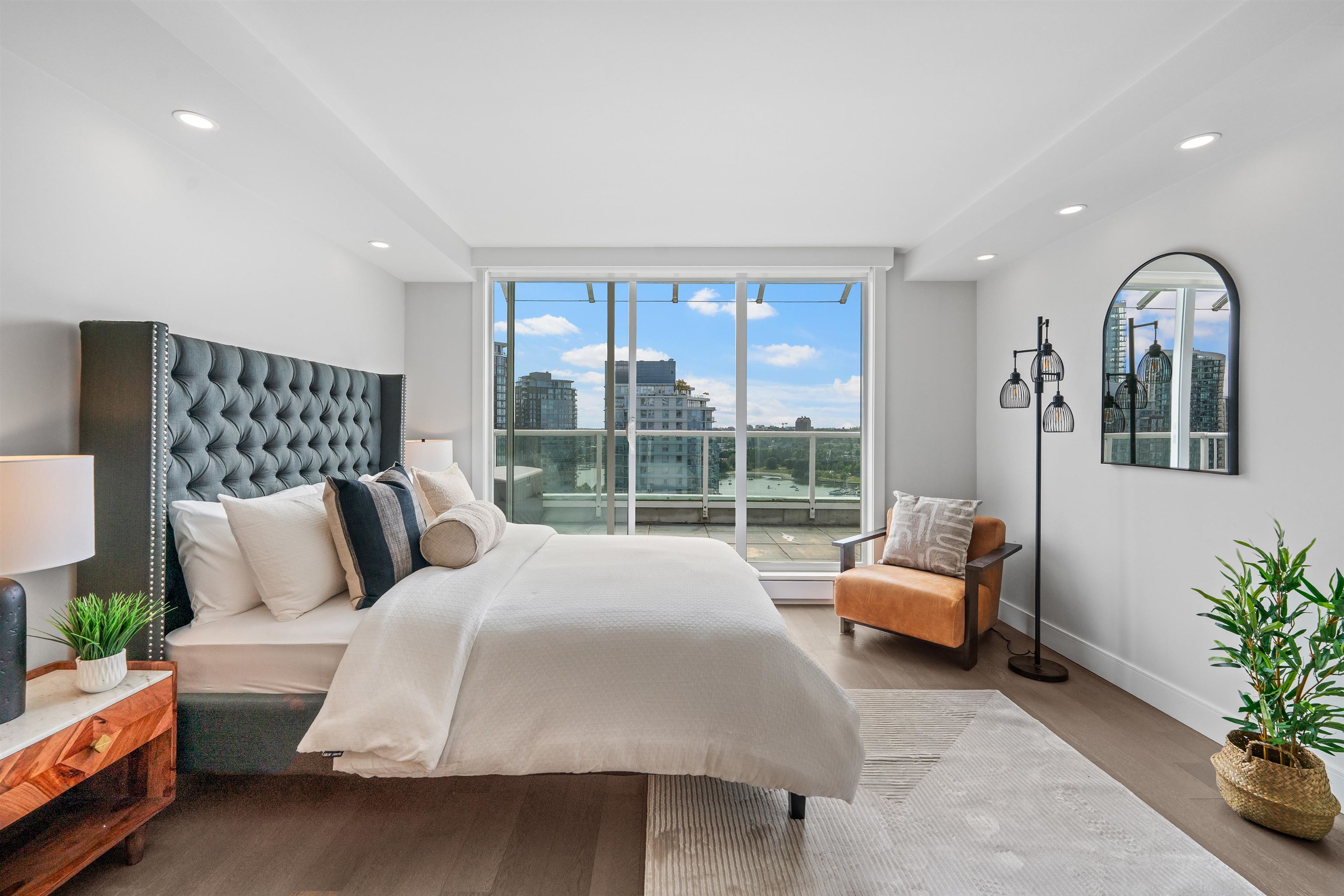 2403 1500 HOWE STREET Unit: 2403