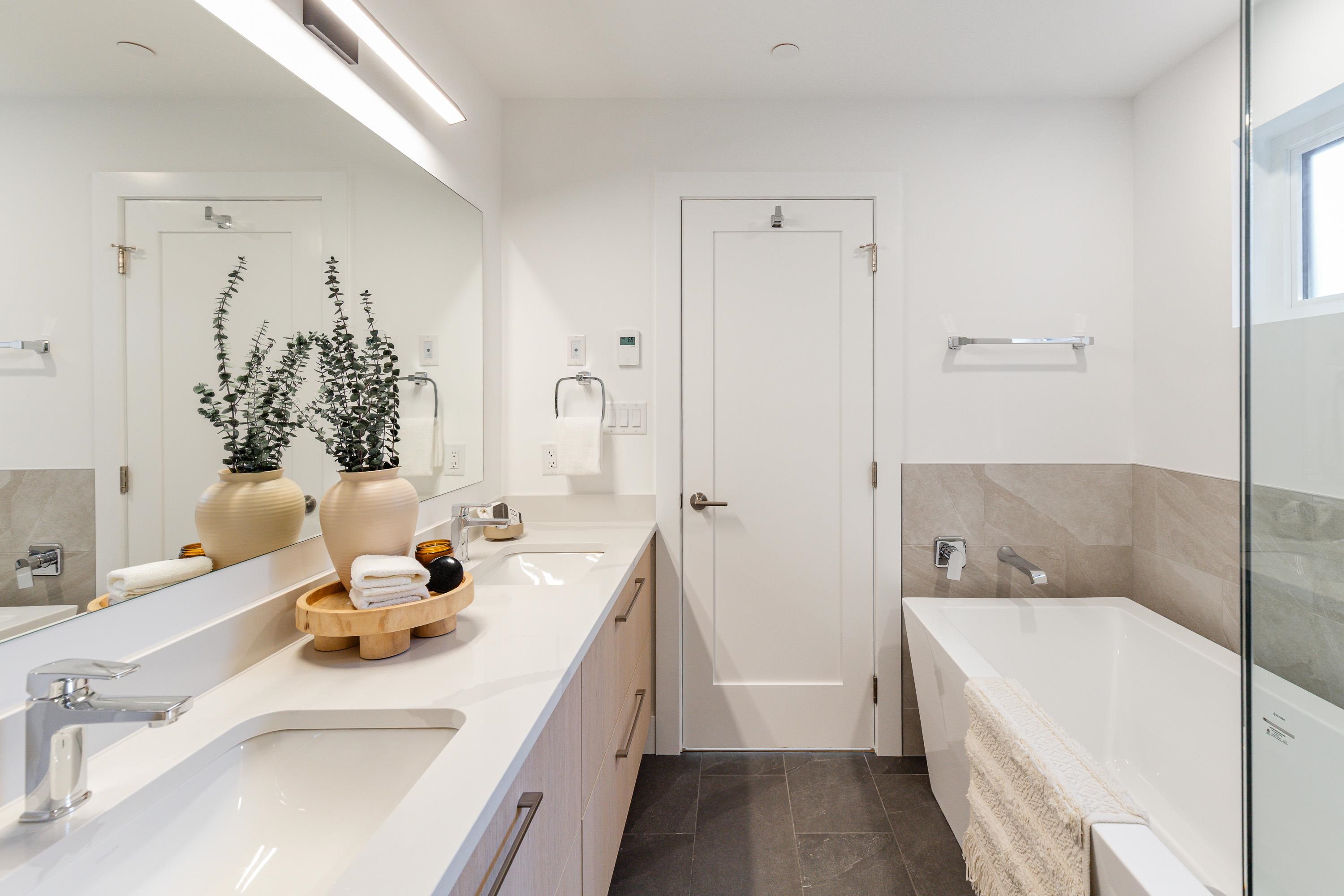 2 2098 CRUMPIT WOODS DRIVE Unit: 2