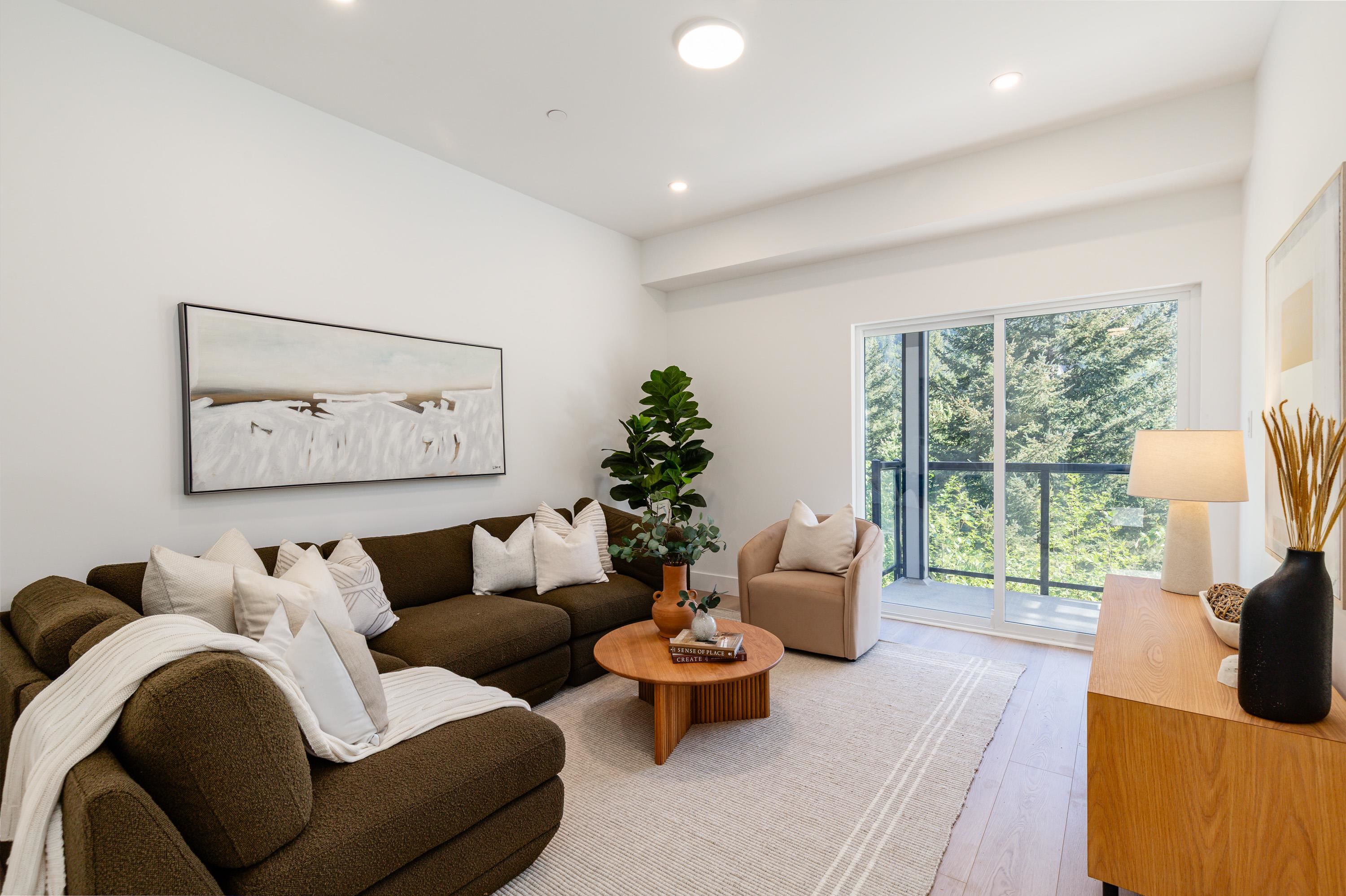 2 2098 CRUMPIT WOODS DRIVE Unit: 2