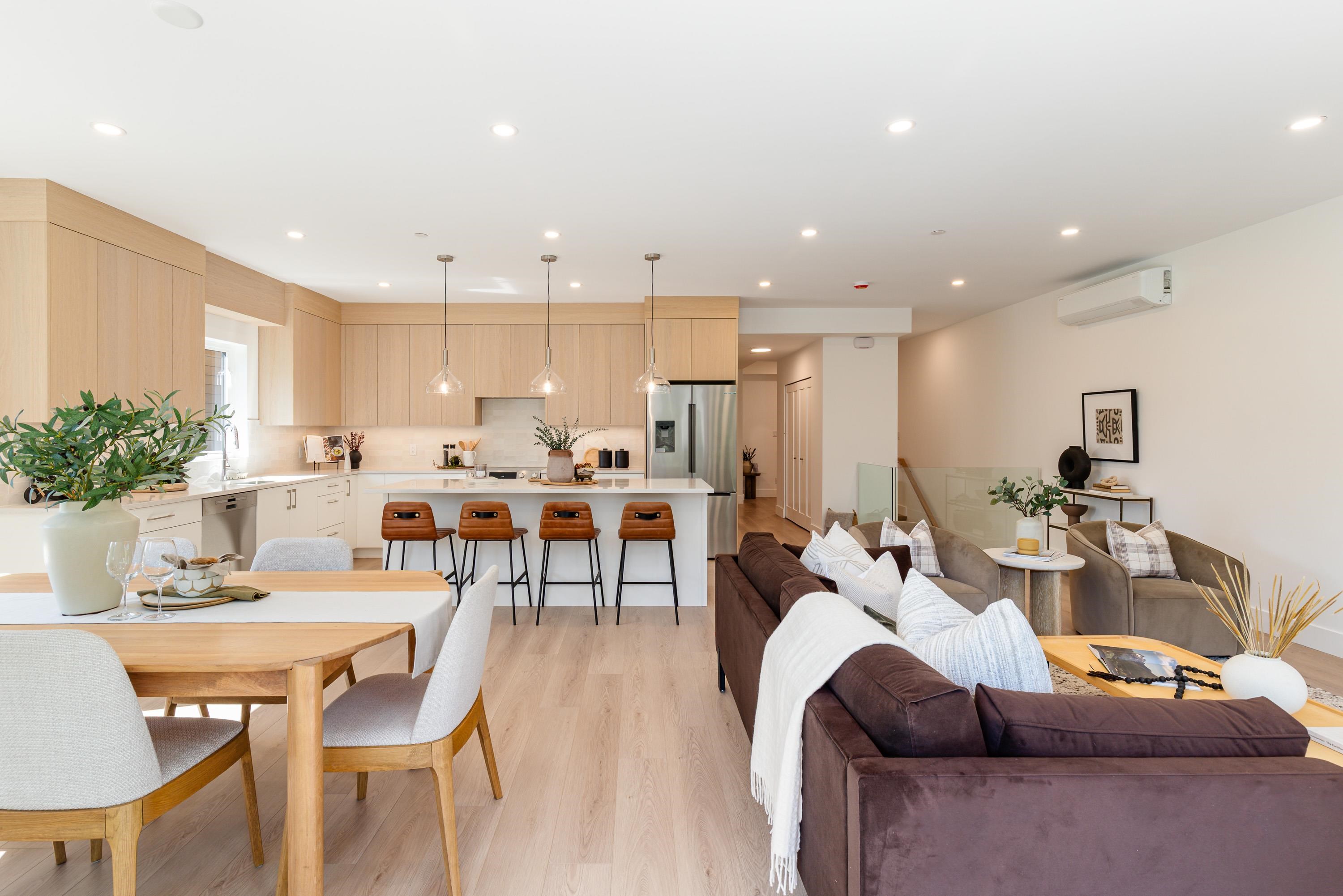 4 2098 CRUMPIT WOODS DRIVE Unit: 4